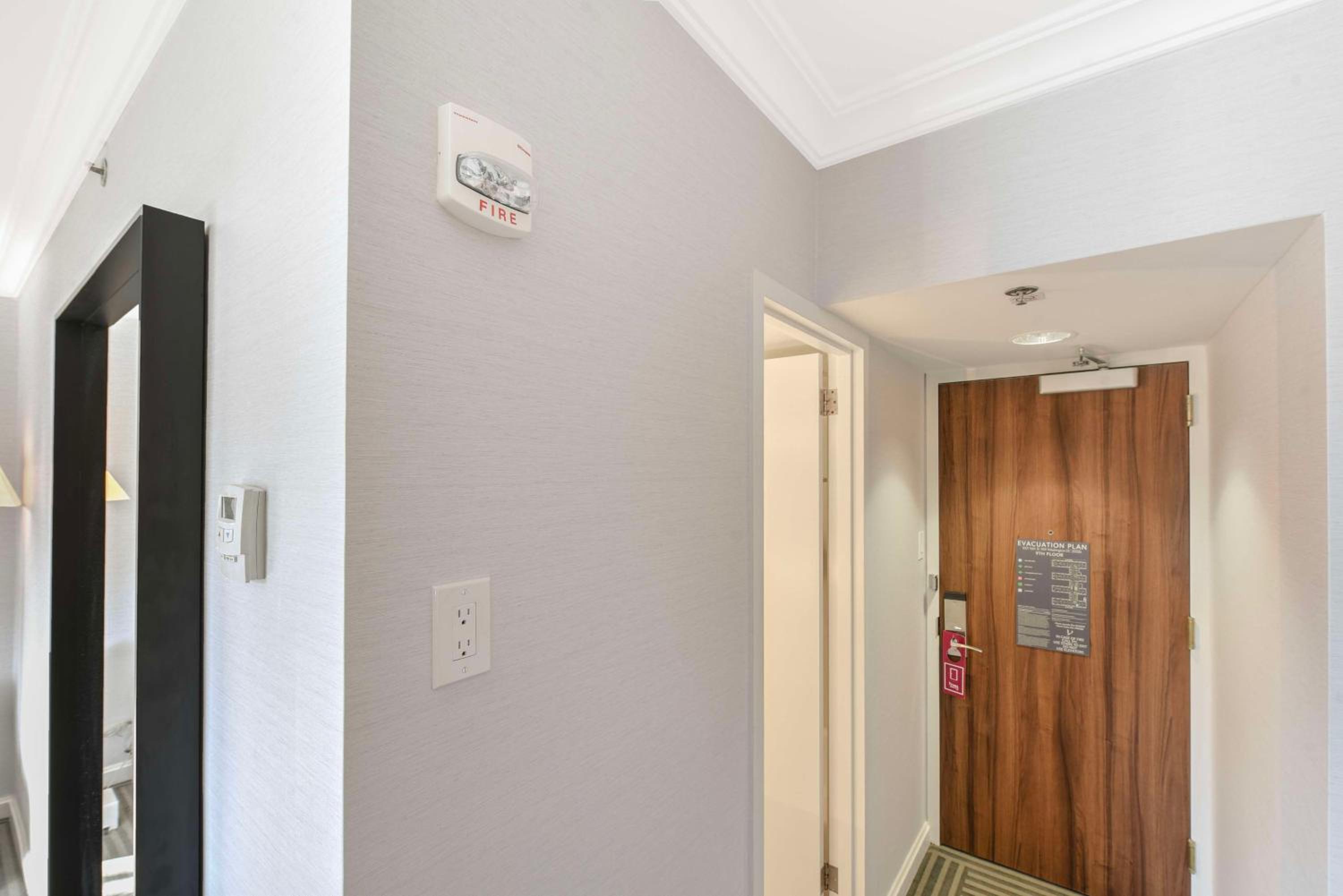 King Room - Hearing Access - Photo 8