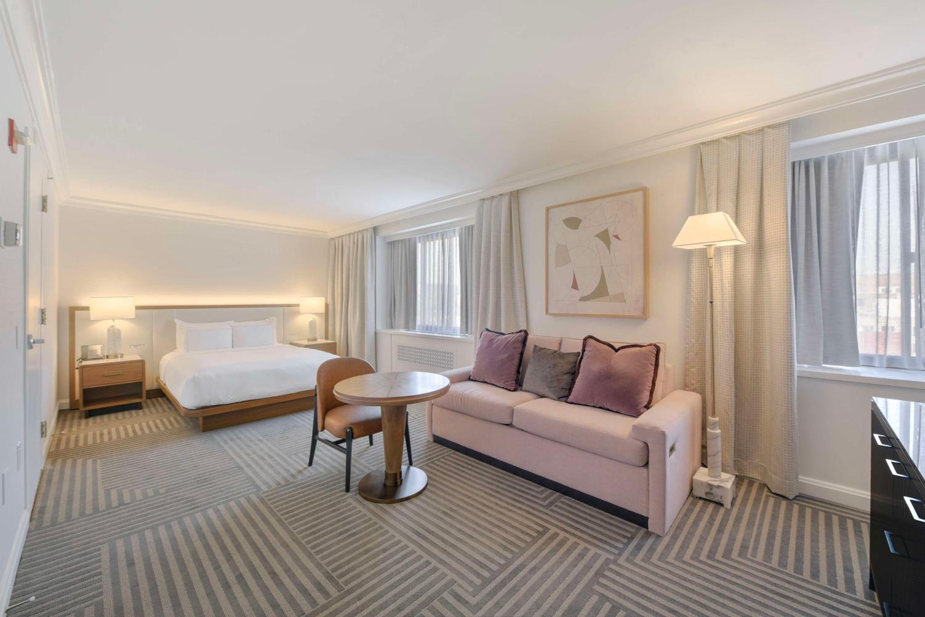 King Room with Bath Tub - Disability Access - Photo 4