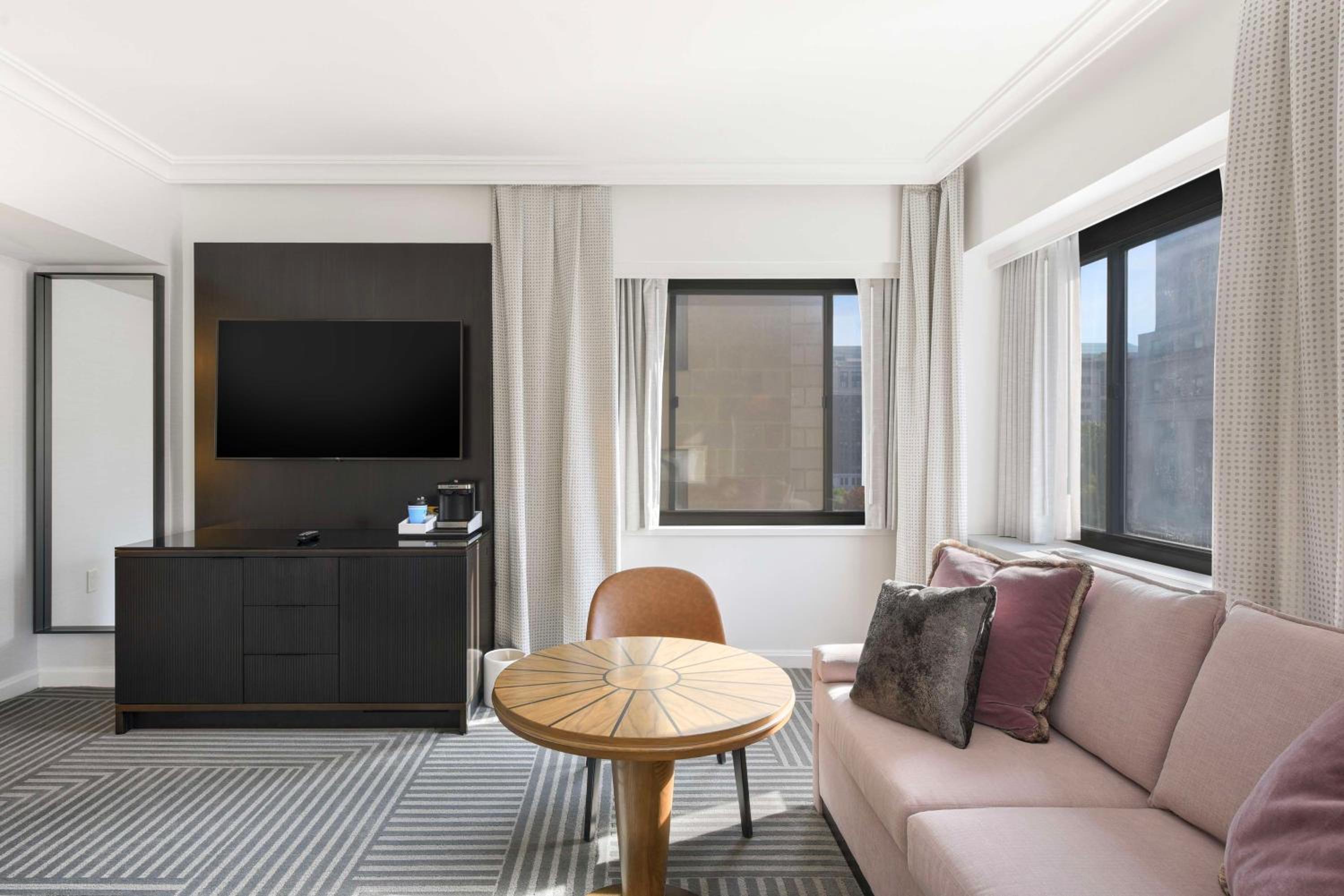 Deluxe Queen Room with Two Queen Beds and City View - Photo 2
