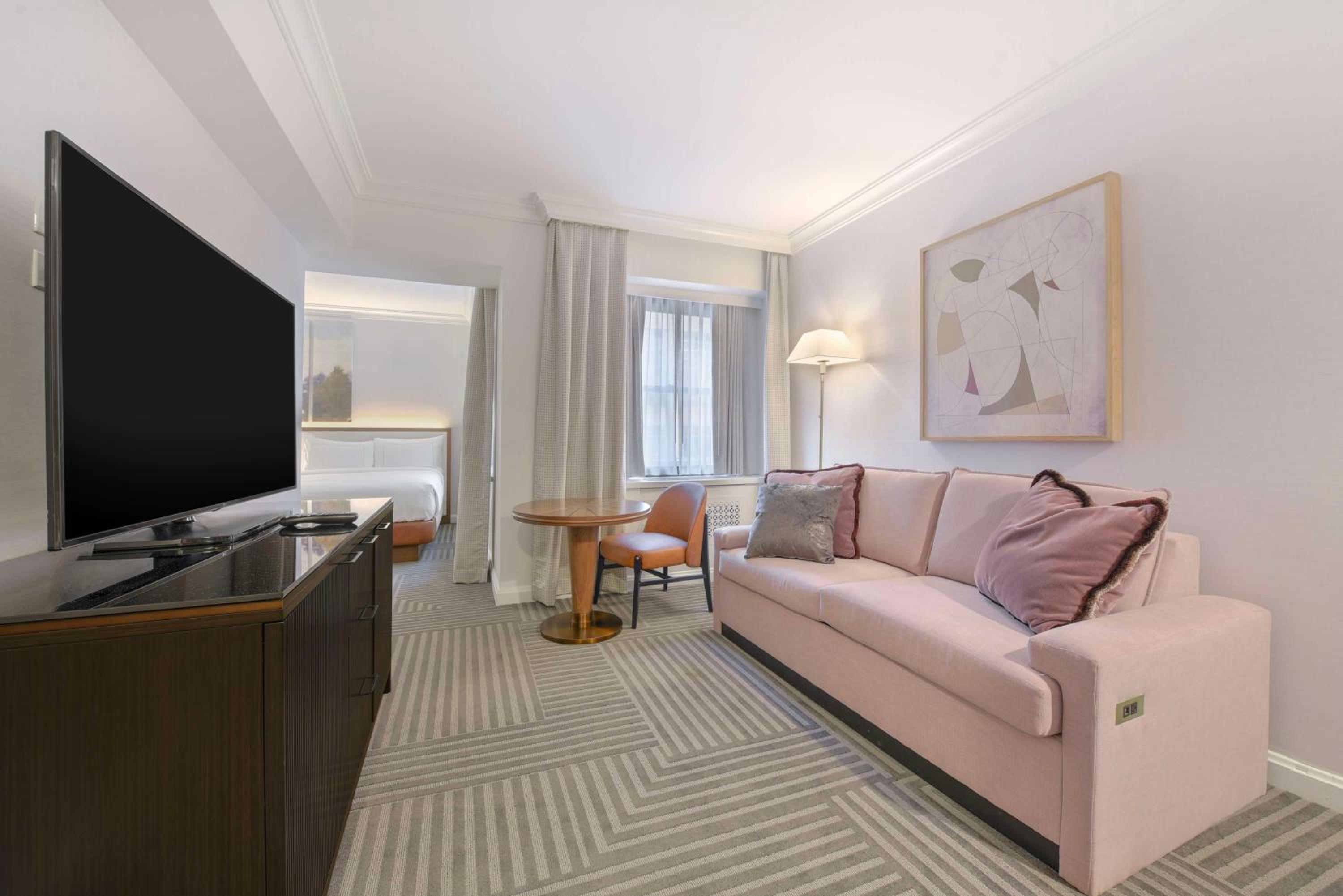 Junior Suite with Two Queen Beds photo 3