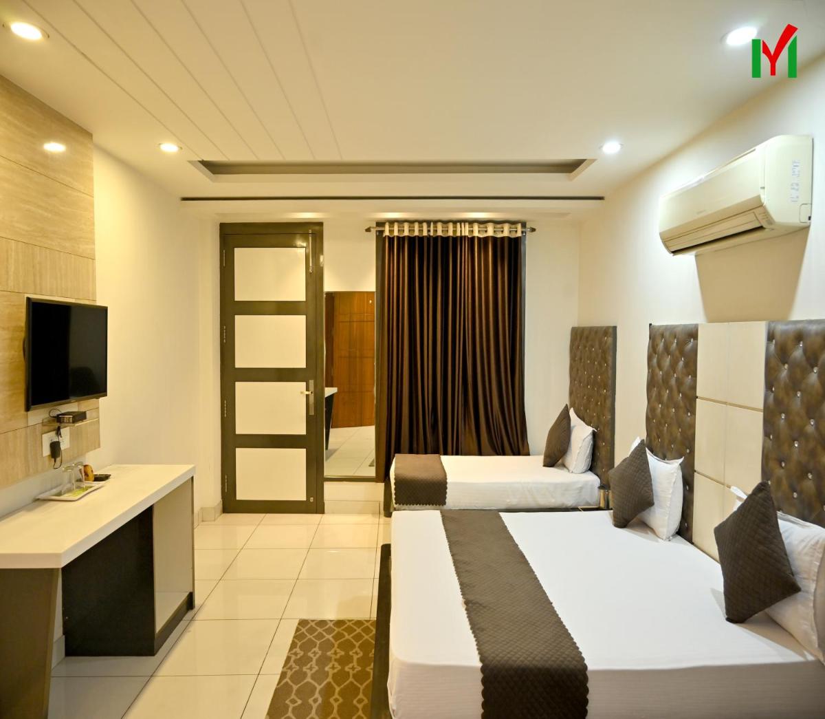 Double Room with Balcony photo 2