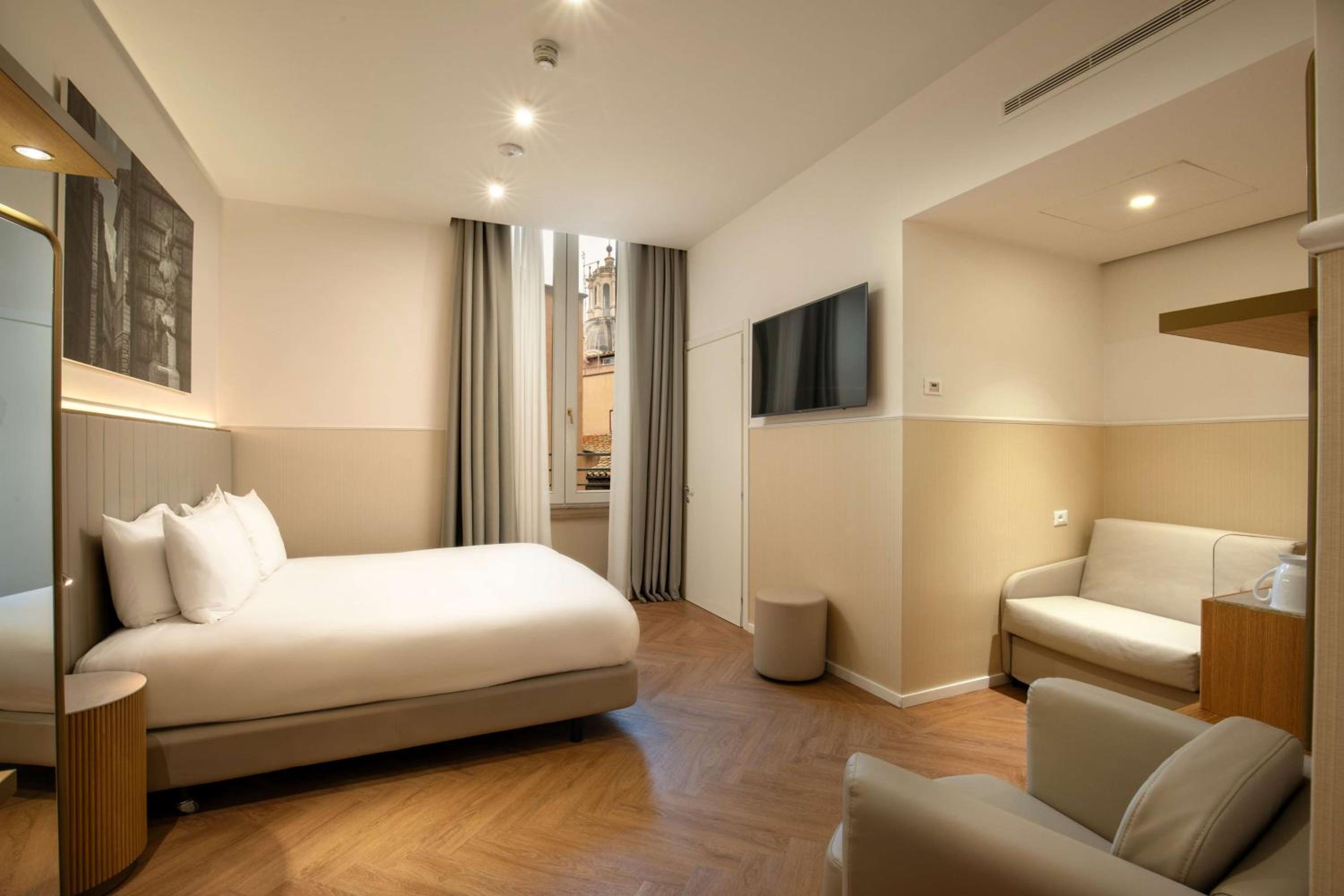 Superior King Room with Chair Bed - Disability Access