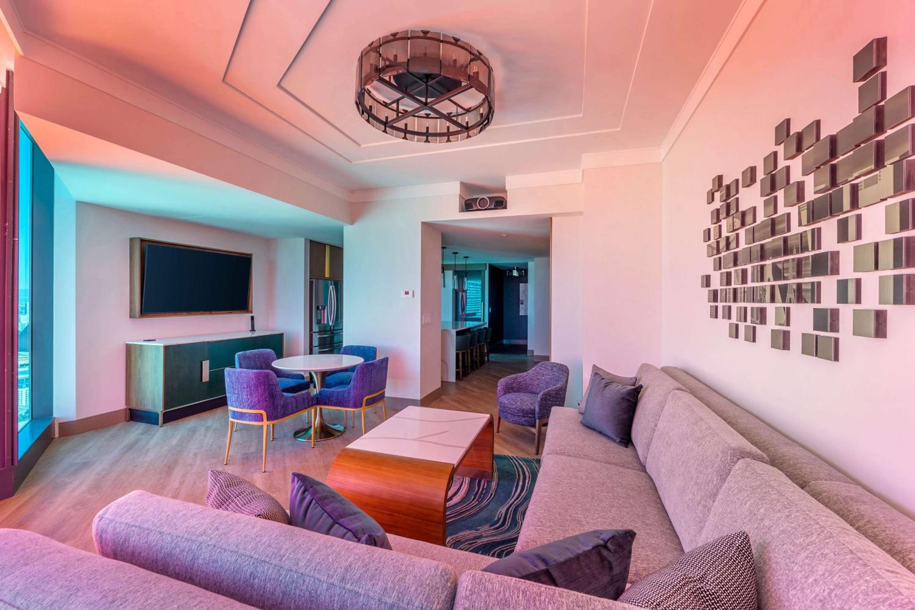 Two-Bedroom Entertainment Plus King Suite with Two King Beds - Photo 5