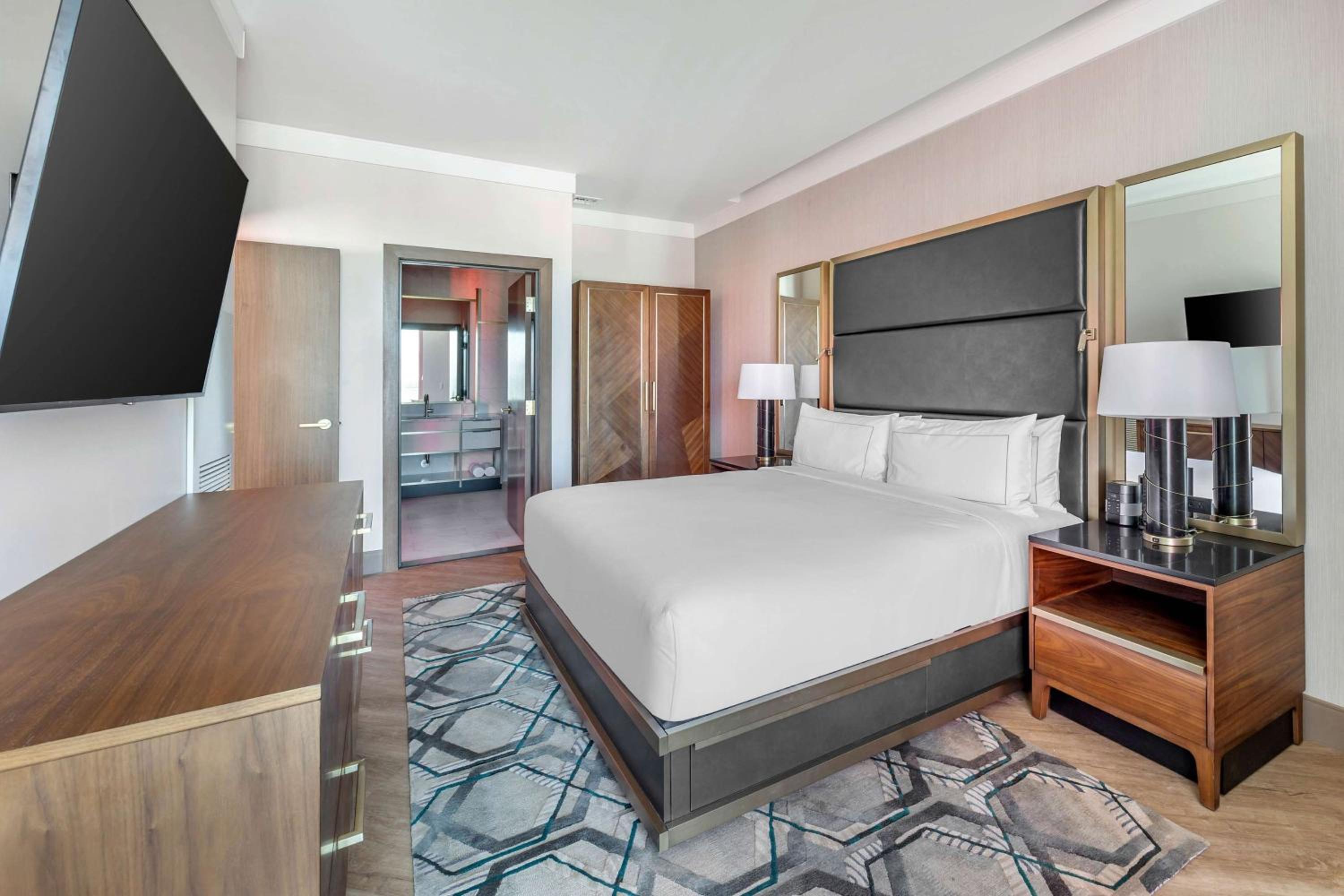 Two-Bedroom Entertainment Plus King Suite with Two King Beds - Photo 3