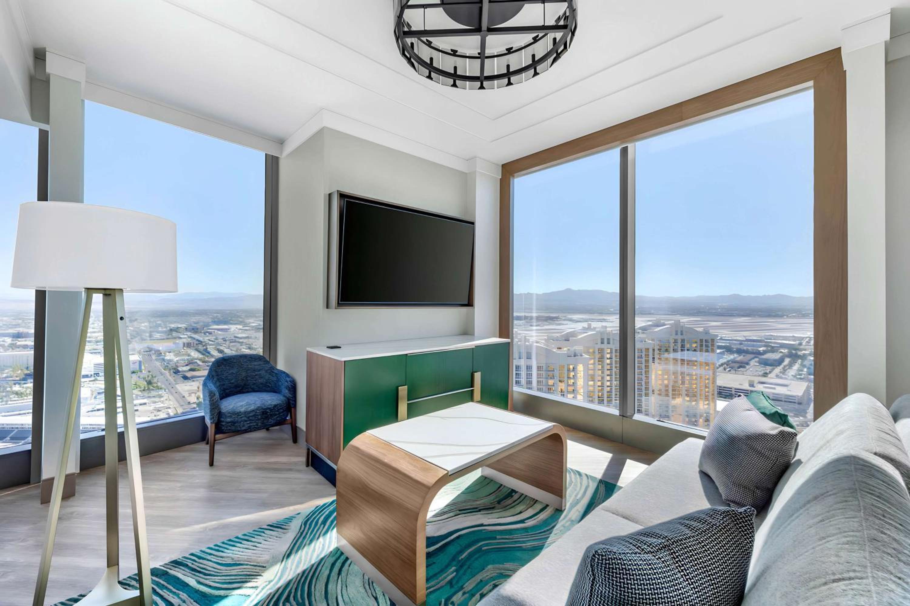 Premium One-Bedroom King Suite with Balcony - Photo 1