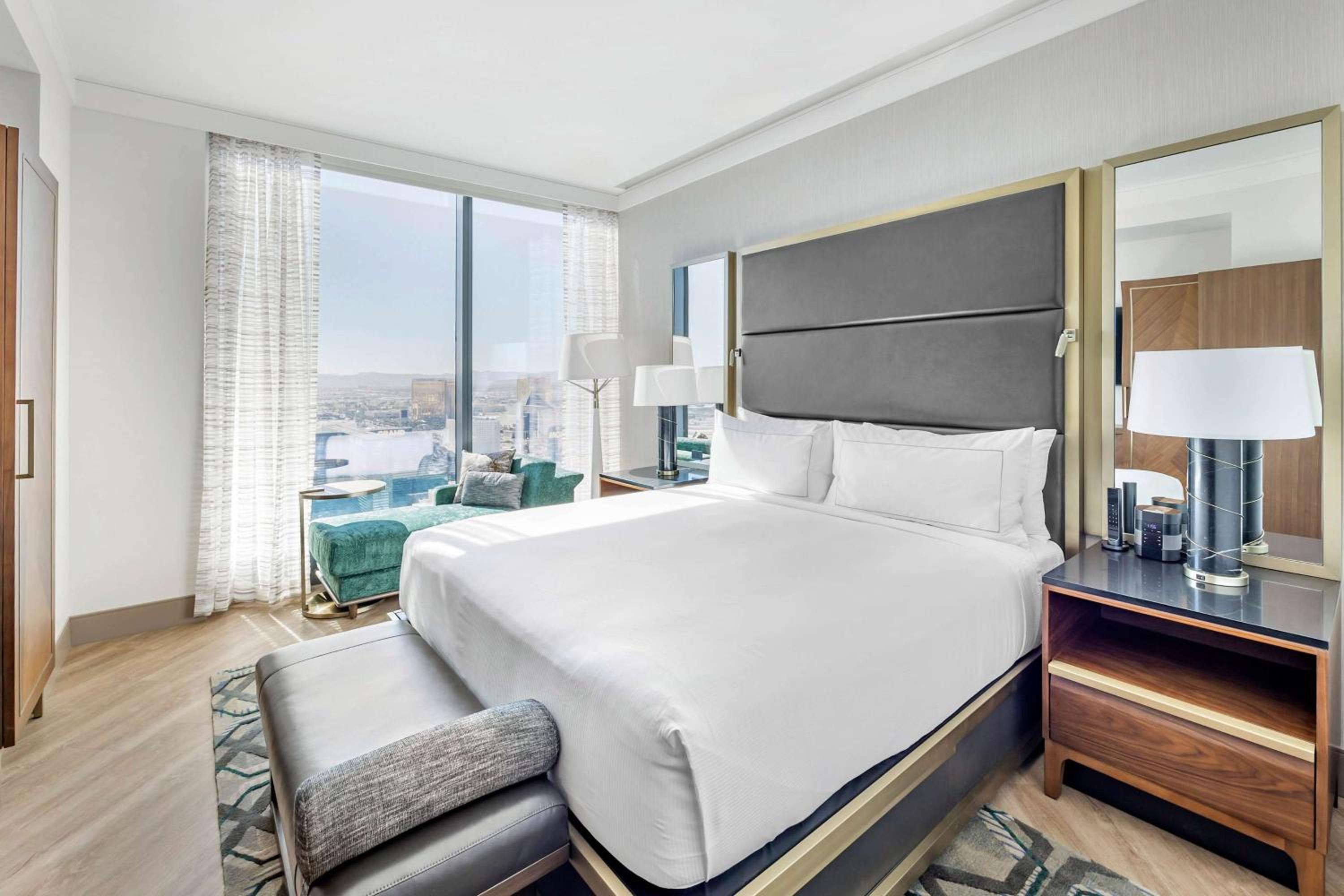Premium One-Bedroom King Suite with Balcony - Photo 7