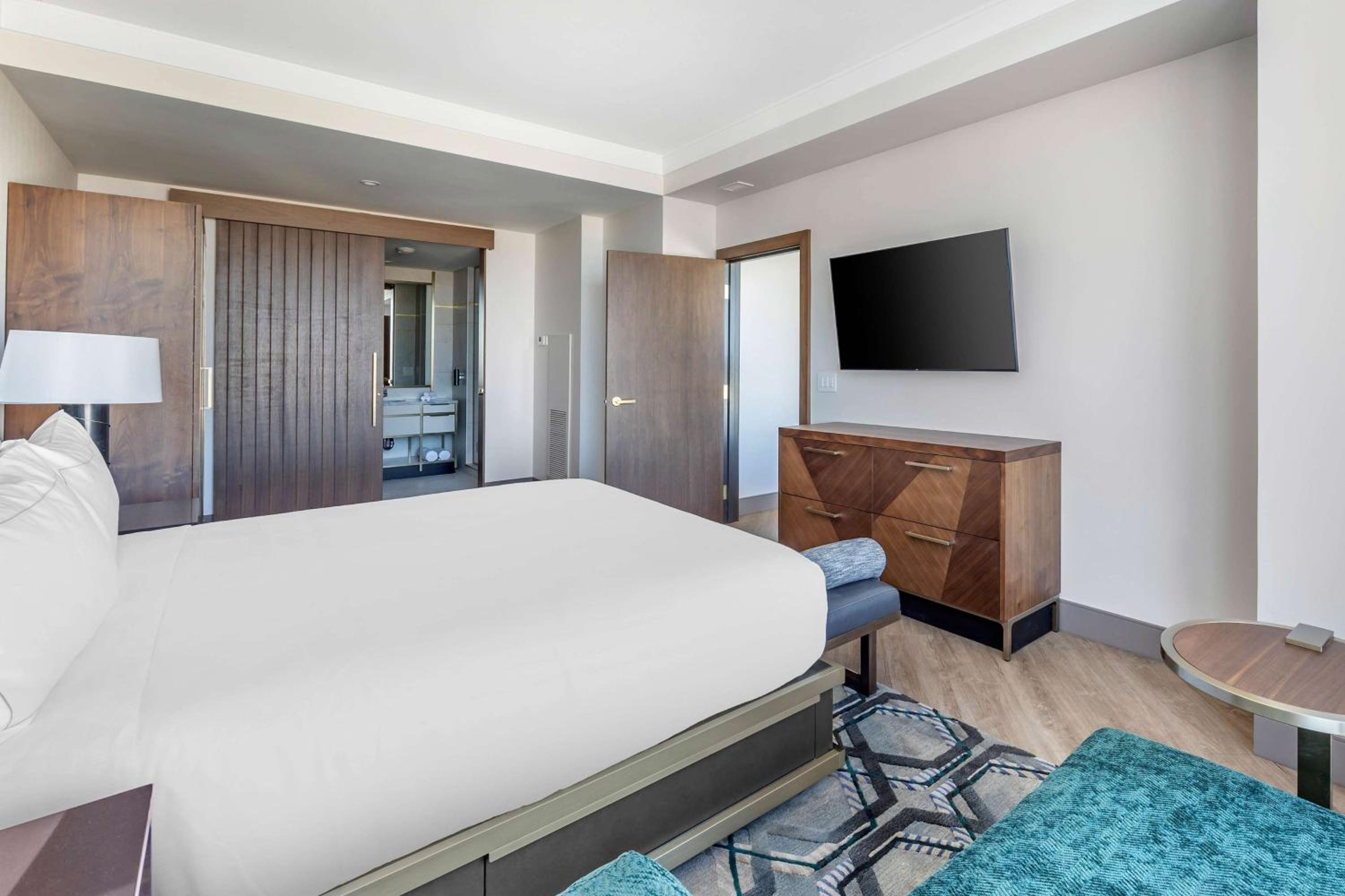 Two-Bedroom Entertainment King Suite with Two King Beds and Sofa Bed - Photo 4