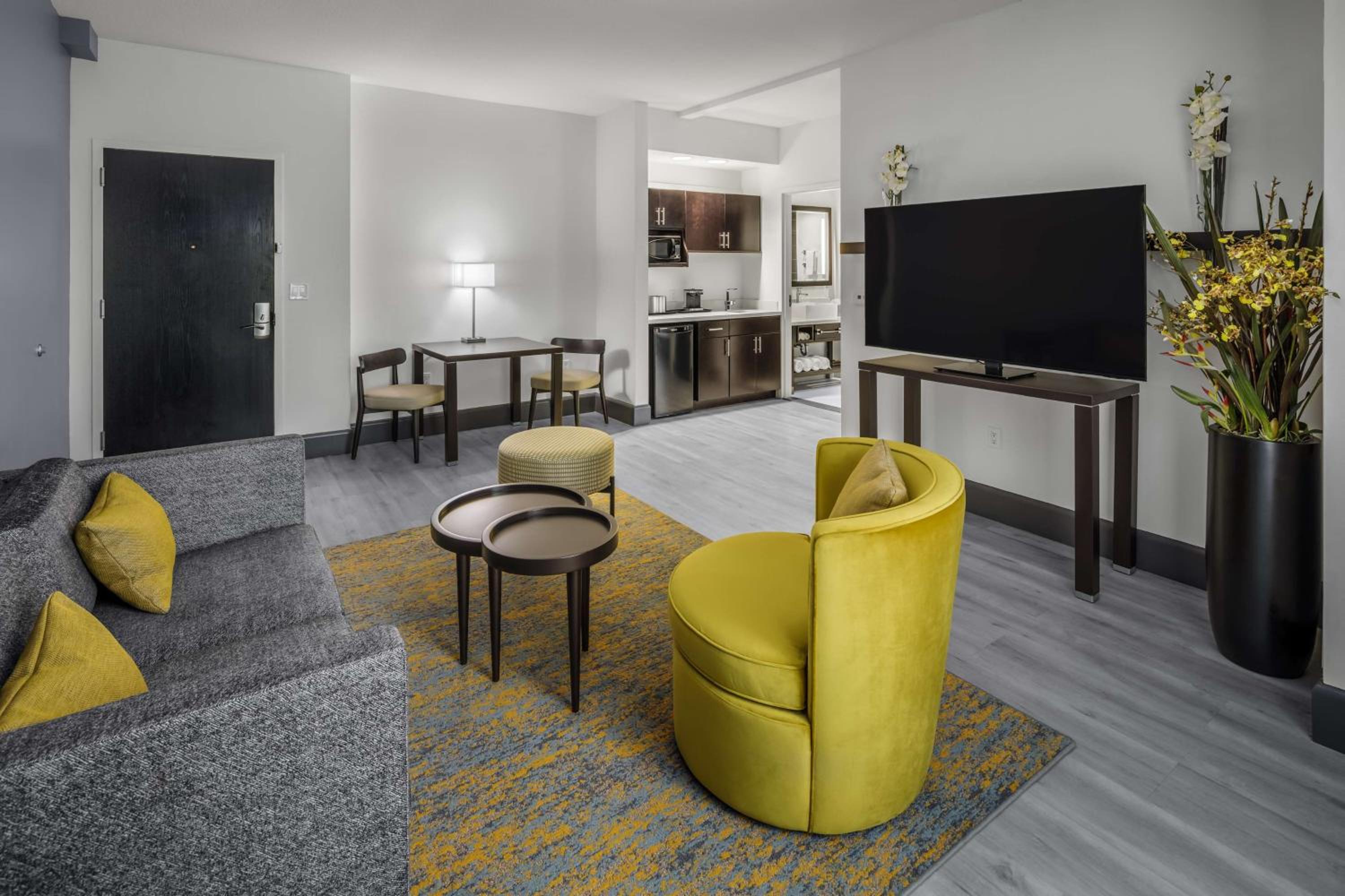 Two-Bedroom King Suite - Photo 2