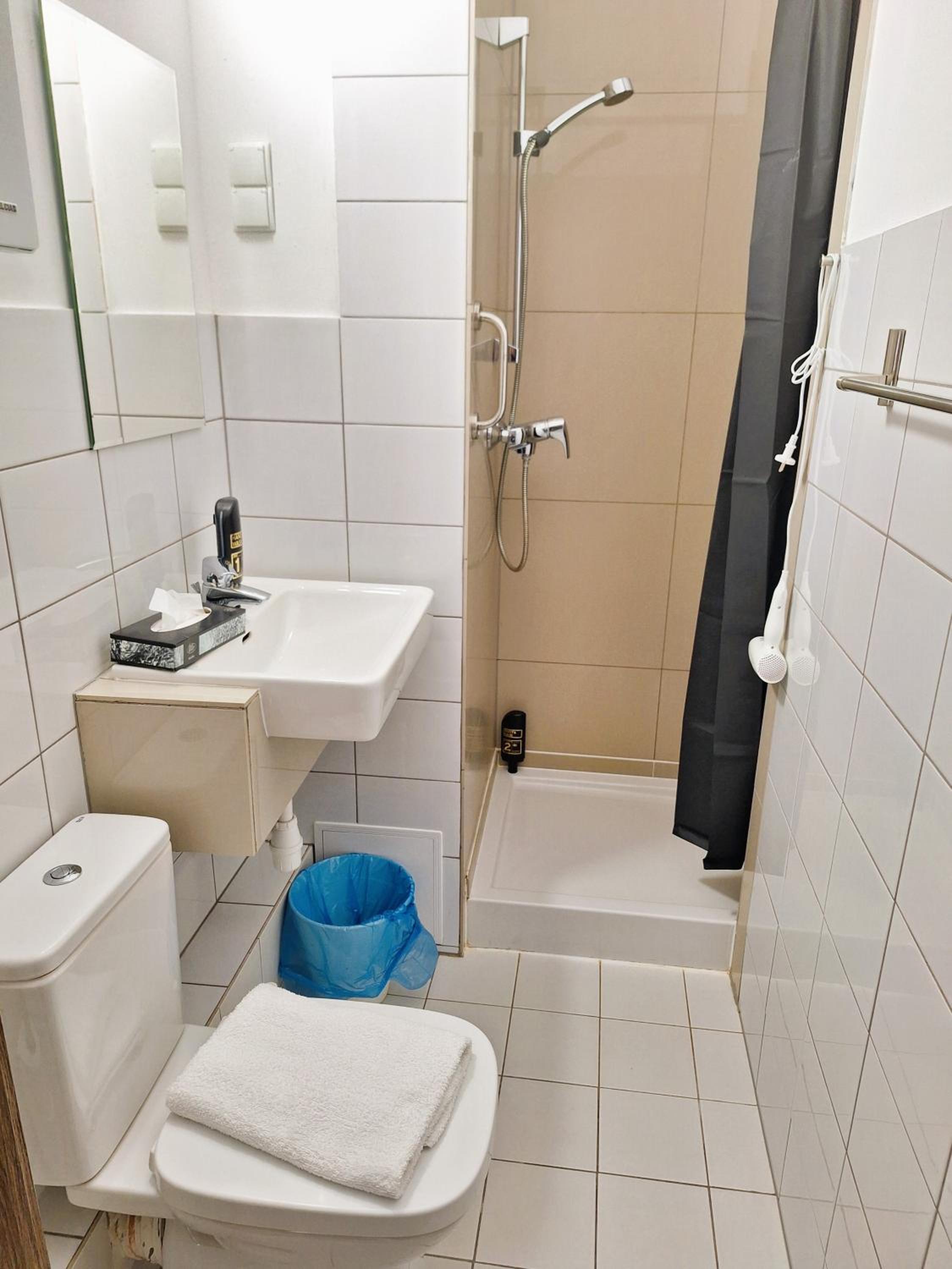 Double Room with Private Bathroom - Photo 2