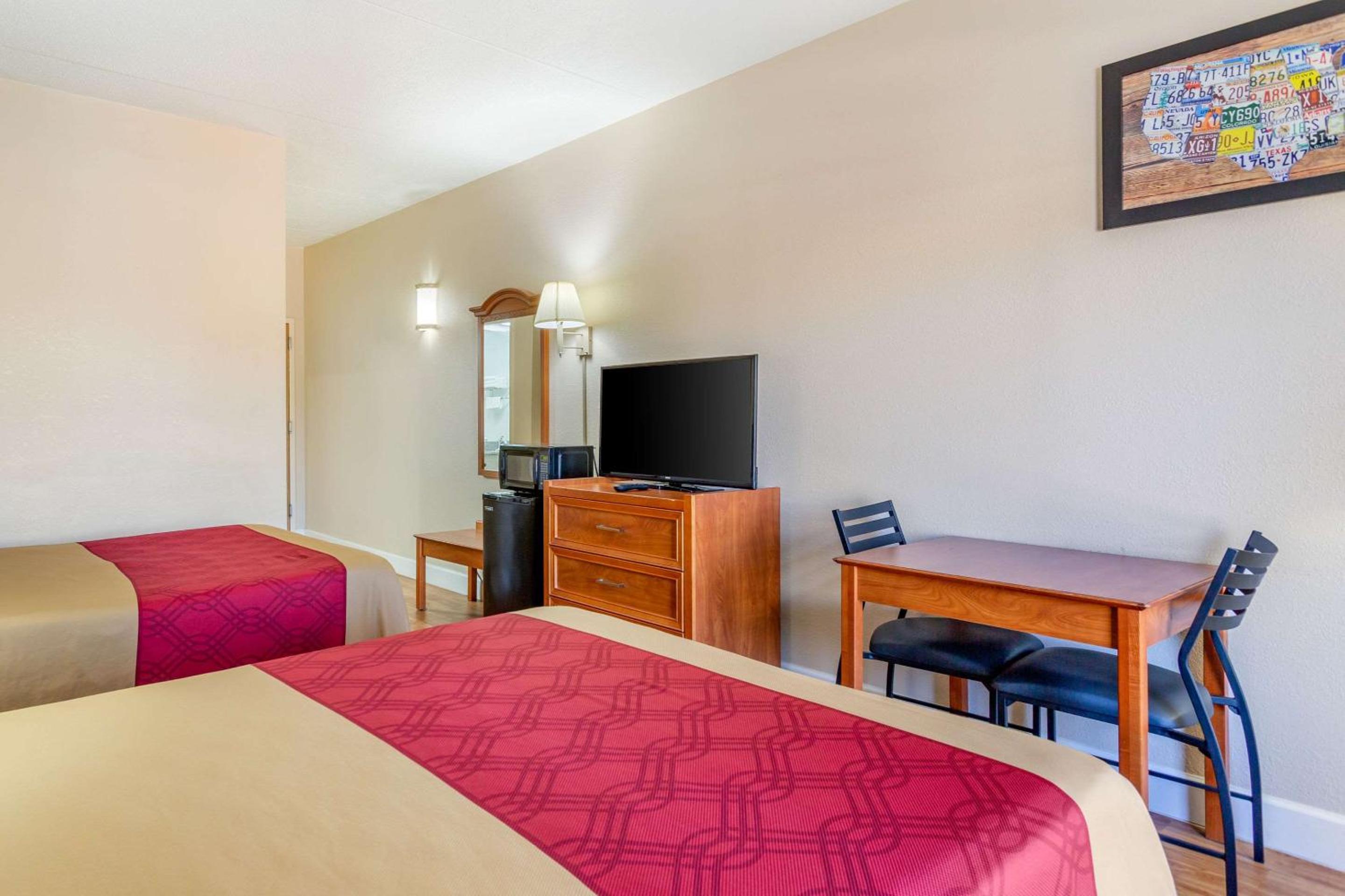 Double Room with Two Double Beds - Non-Smoking - Photo 3
