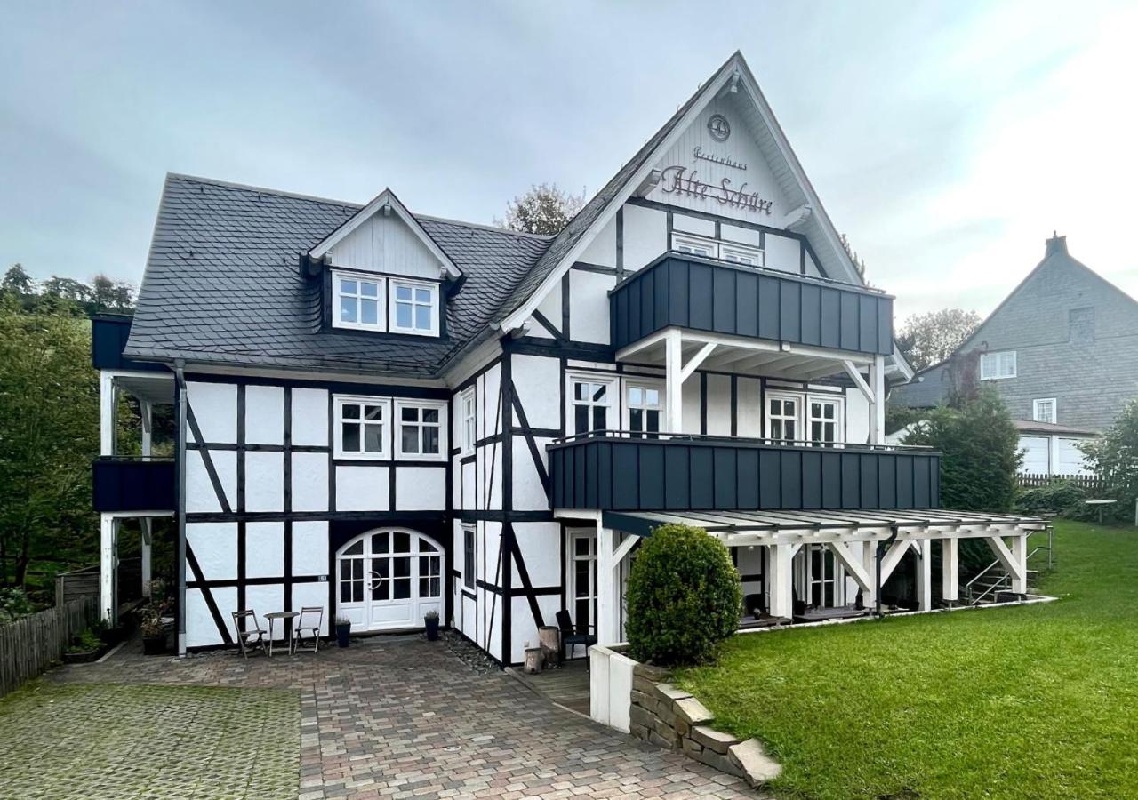 Seven-Bedroom House photo 2