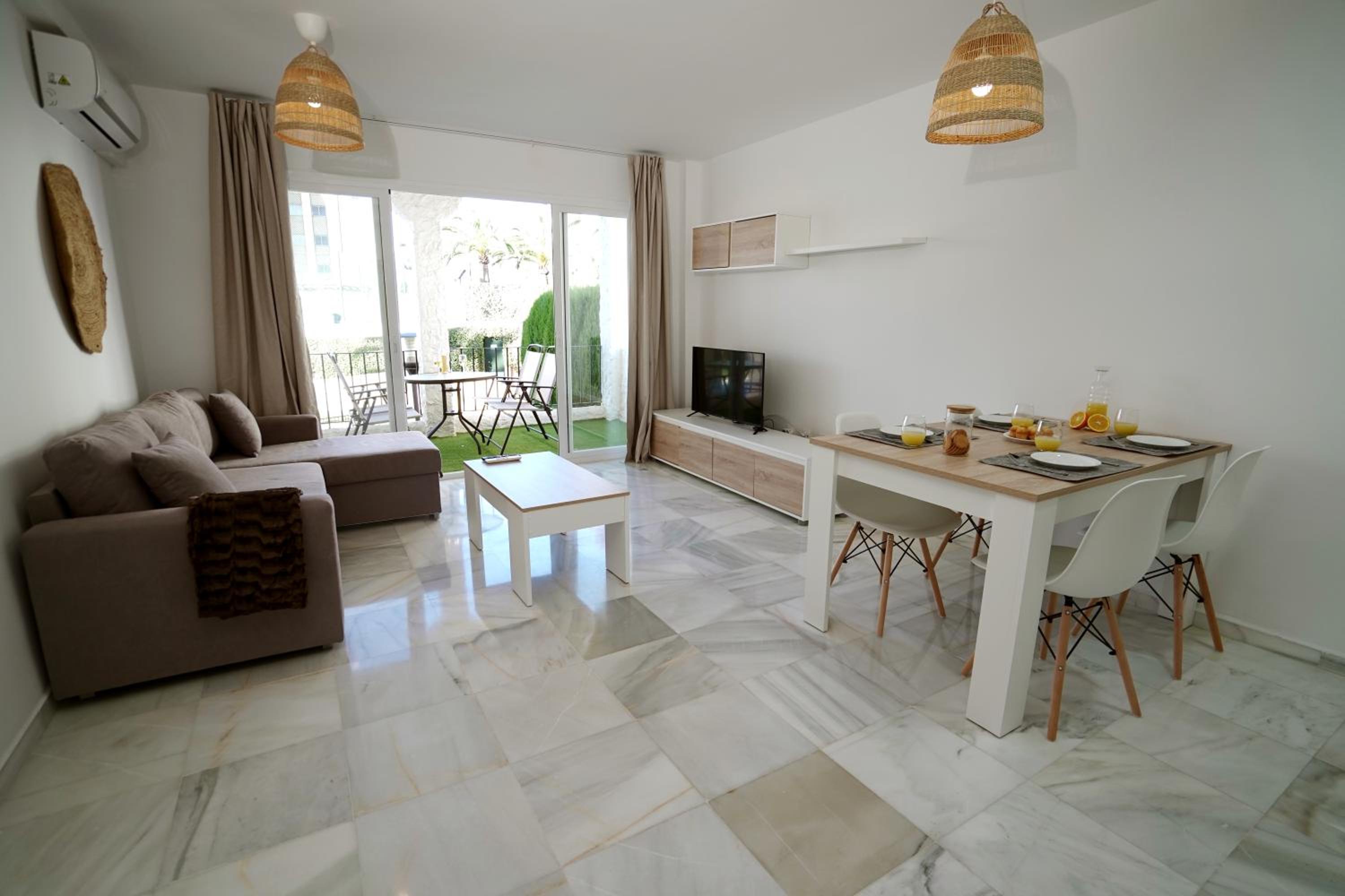 Apartamento con vista a la piscina