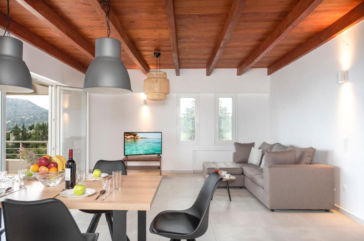 Villa photo 2