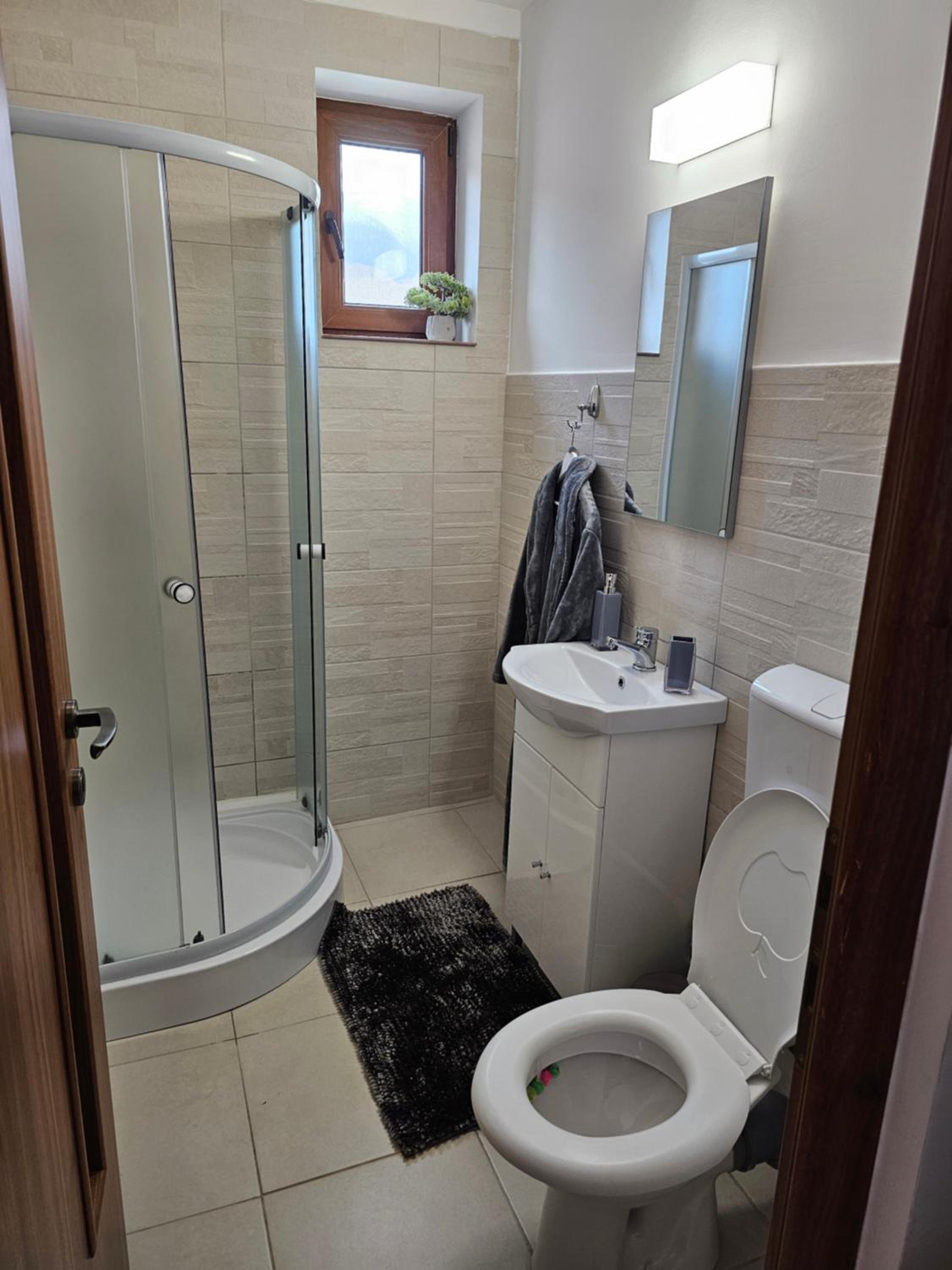 One-Bedroom Apartment - Photo 3