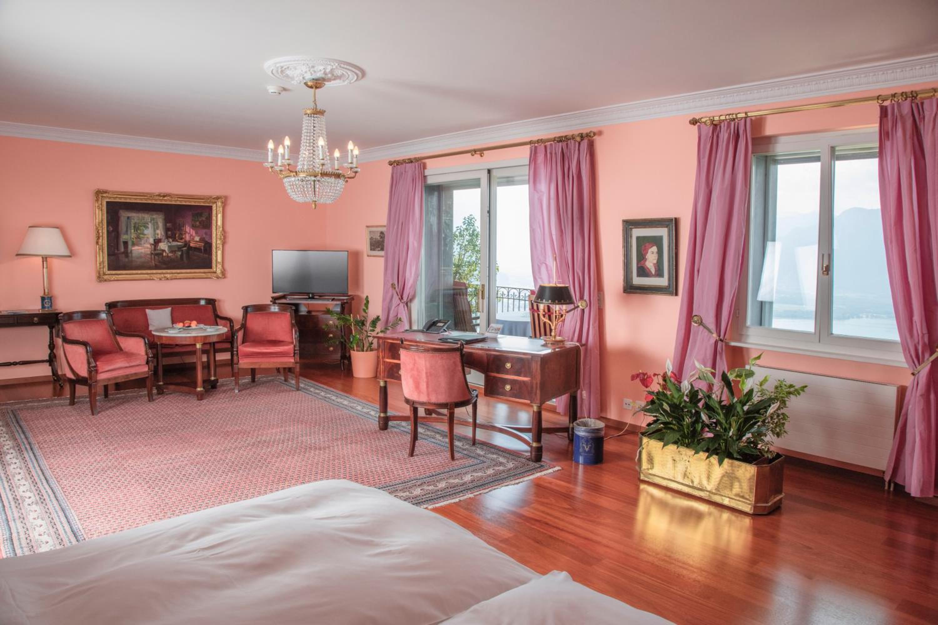 Superior Suite - Photo 2