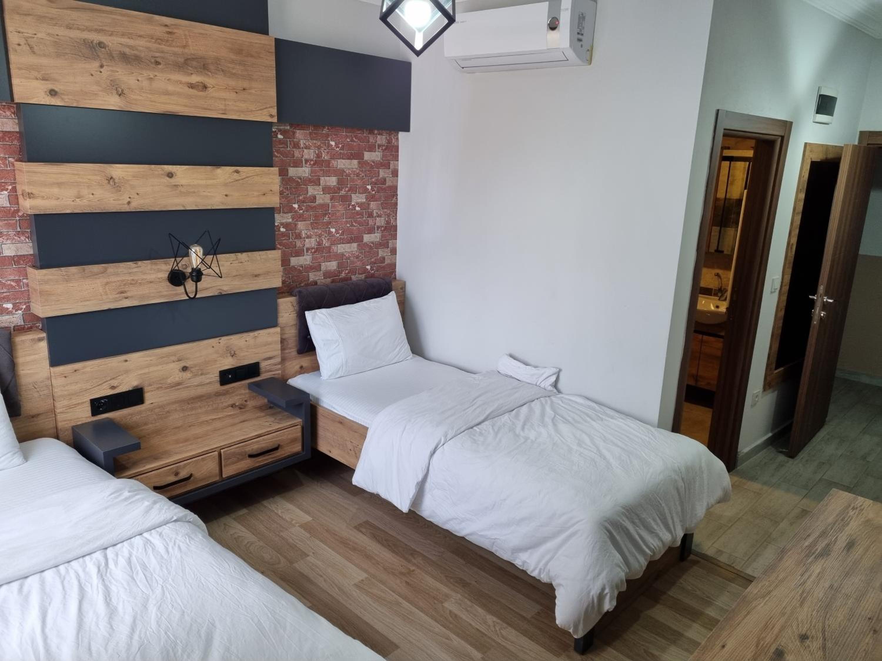 Twin Room with View - Photo 3