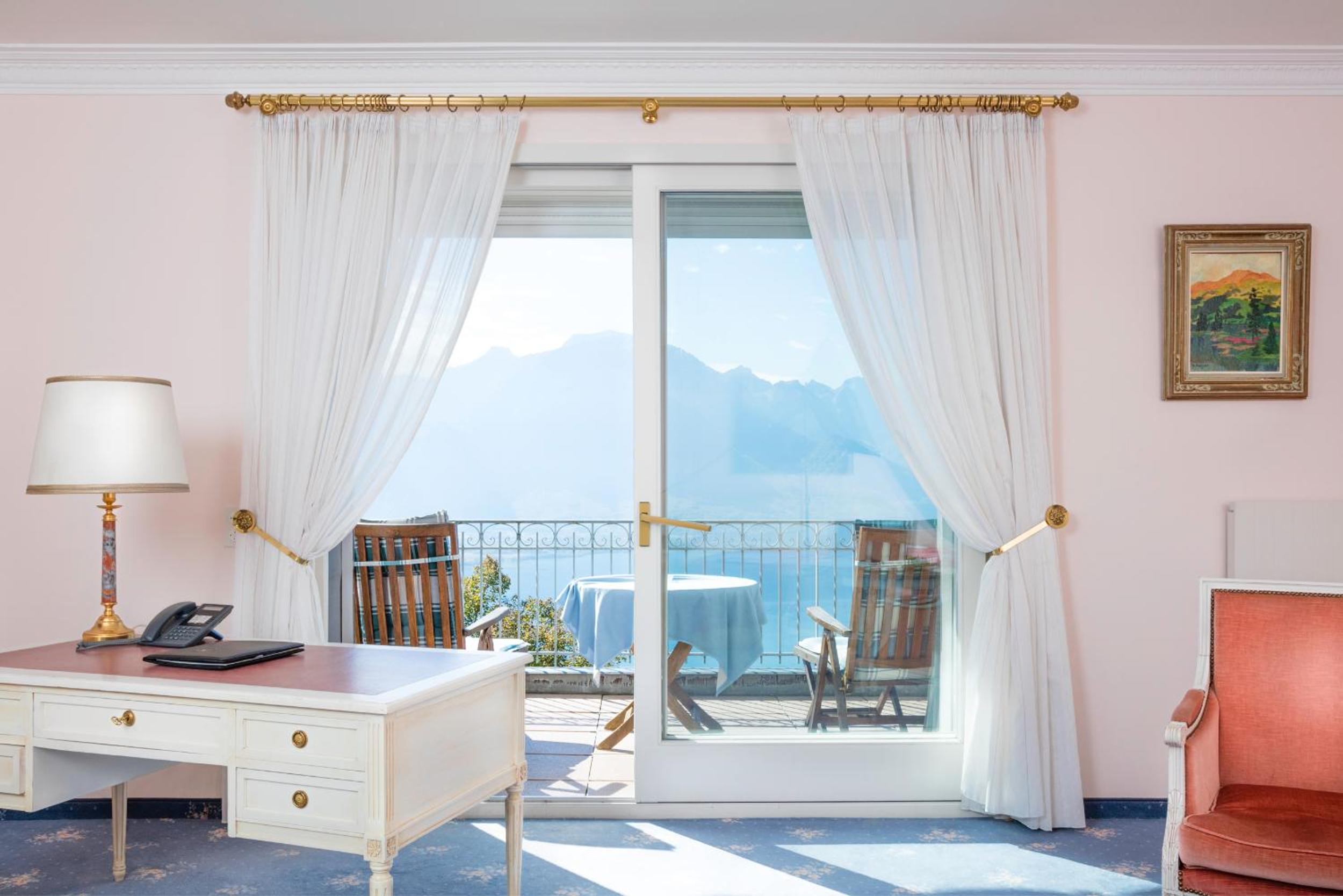 Junior Suite with Lake View - Photo 3