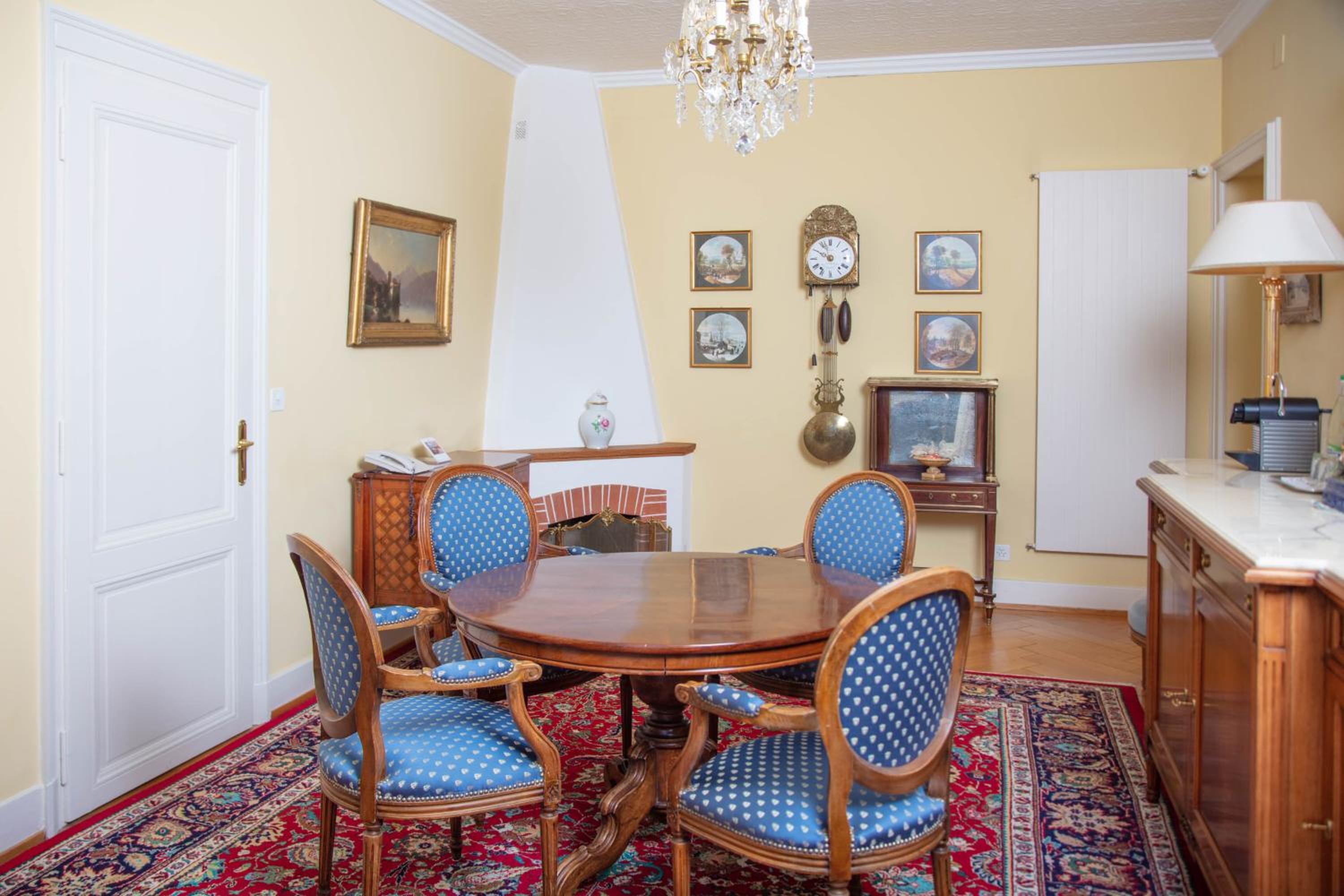 Apartment with Lake View - Photo 3