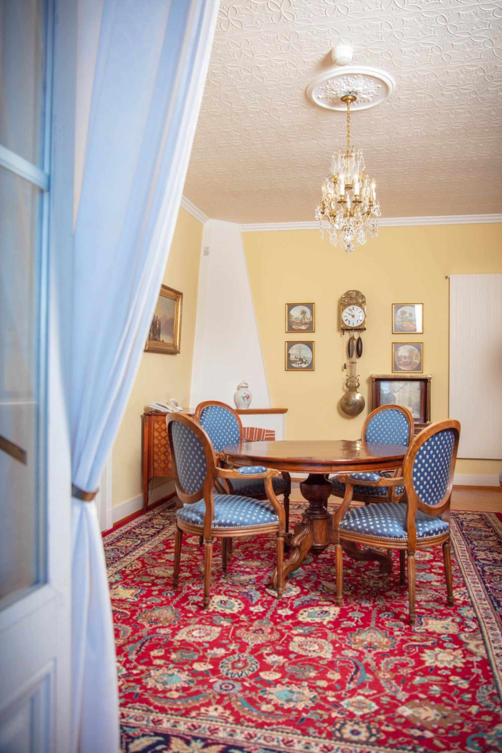 Apartment with Lake View - Photo 2