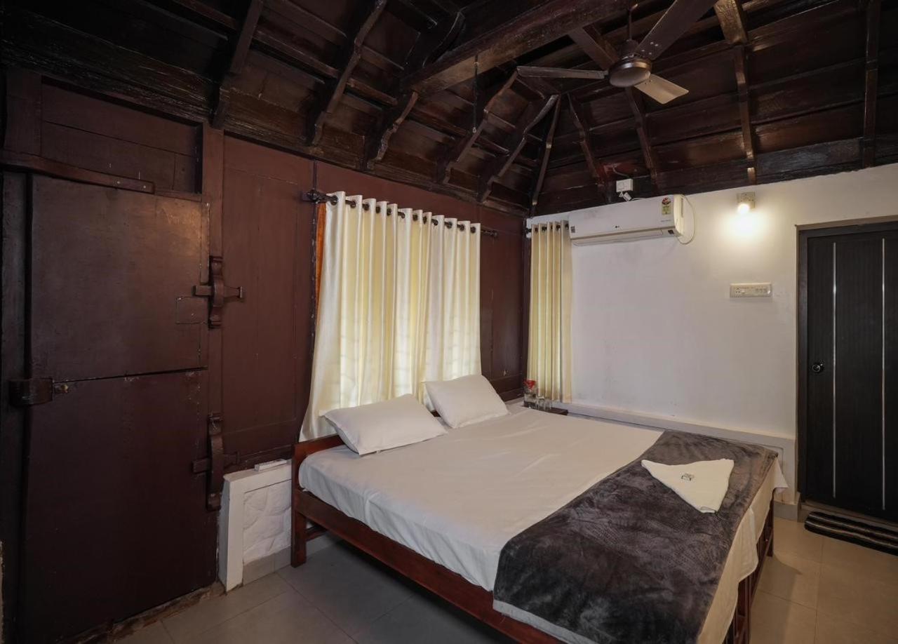 Family Room with Private Bathroom photo 1