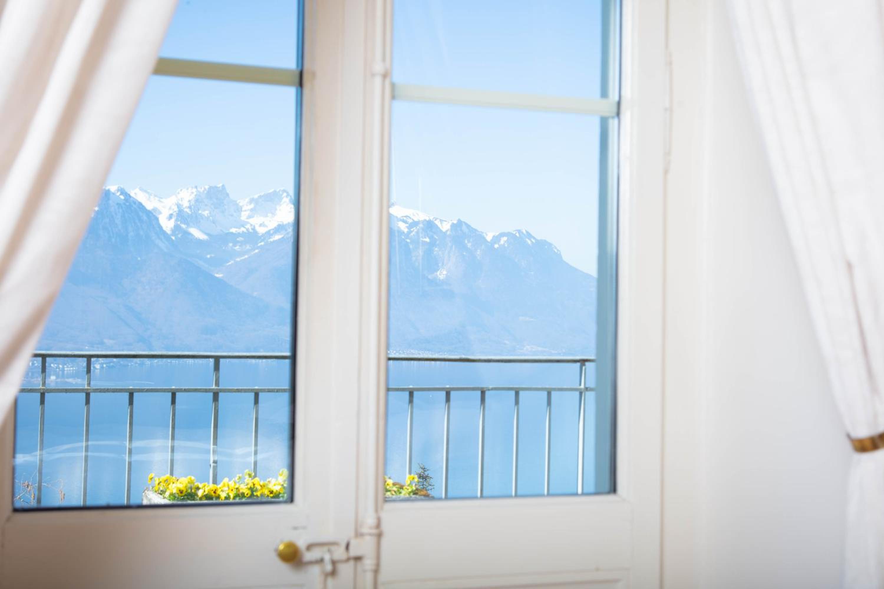 Apartment with Lake View - Photo 6