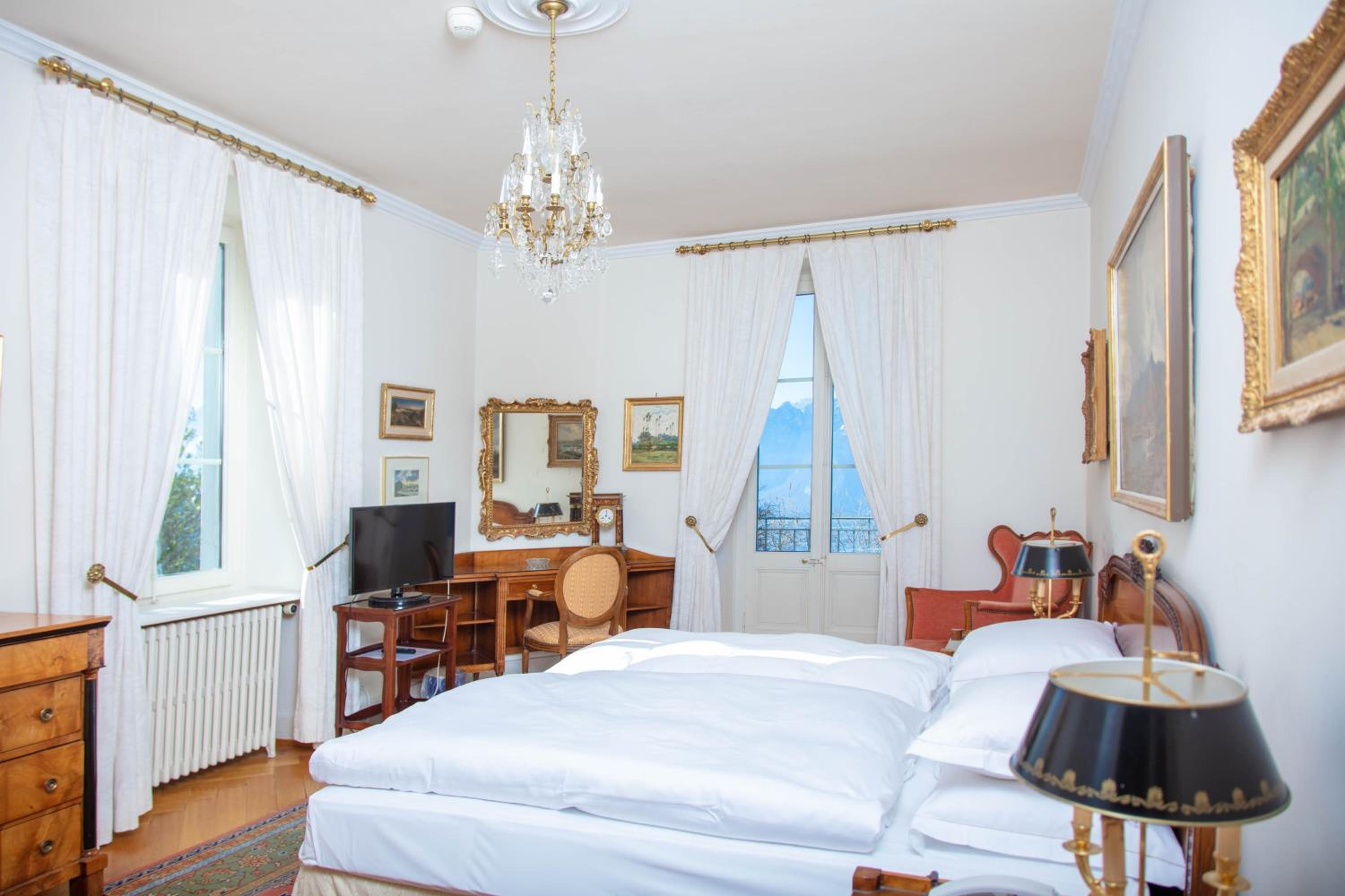 Apartment with Lake View - Photo 4