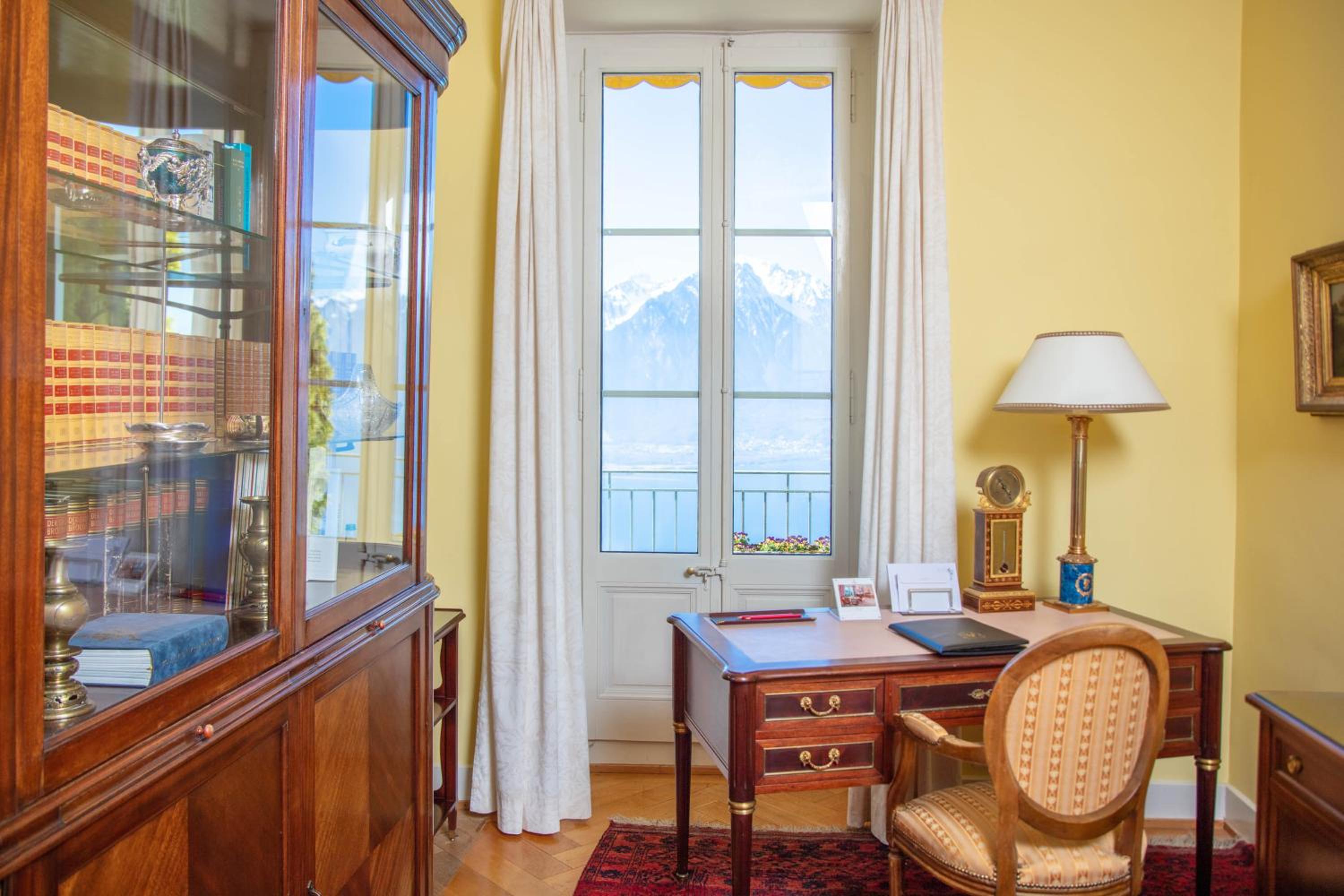 Apartment with Lake View - Photo 5