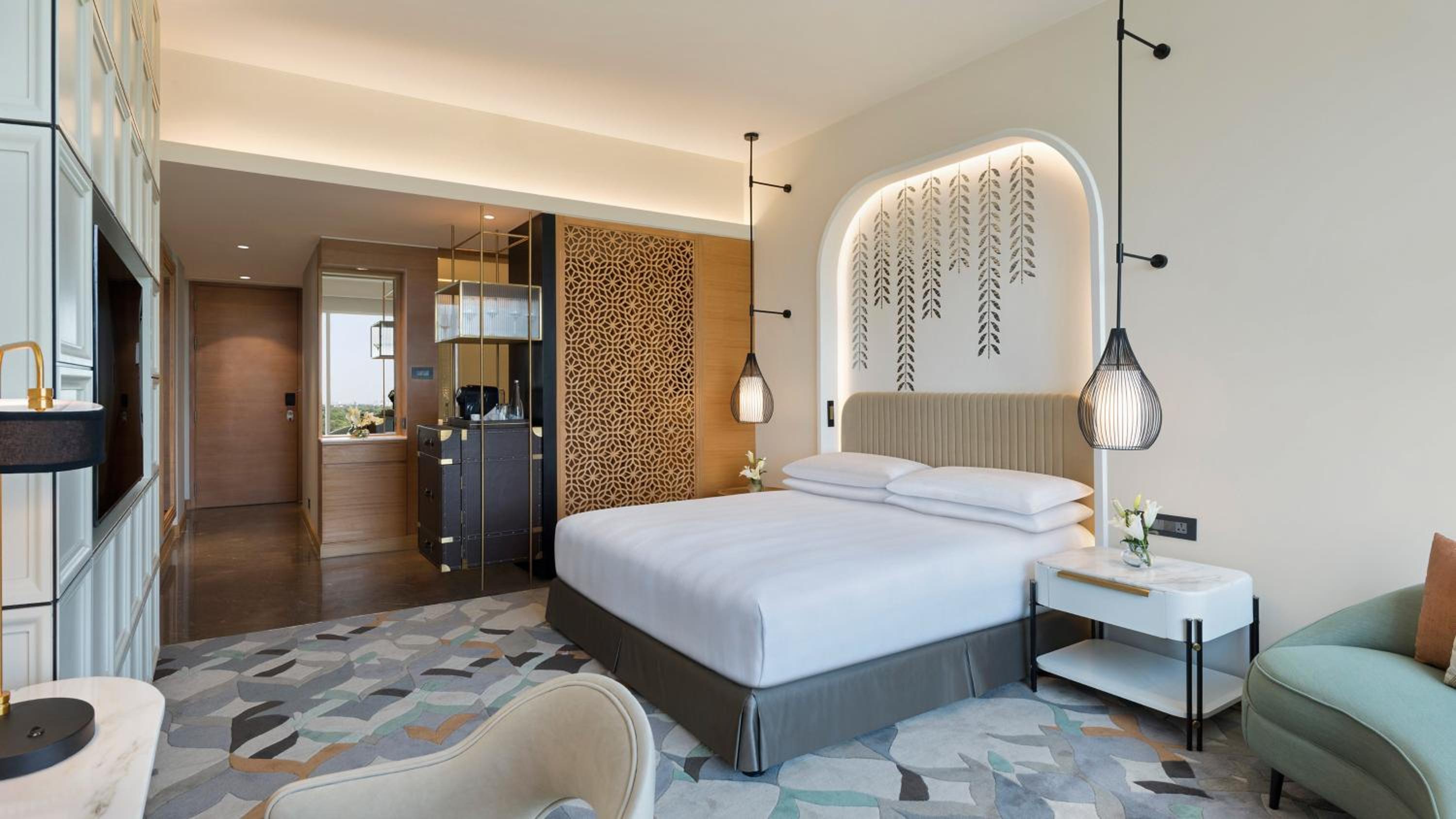 Classic King Room - Club Floor: 20% off on food,soft beverages, laundry & local transportation(upto 10 km); enjoy 90-min spa at 60mins spa price; BOGO offer on select beverages(5–8 pm) at Connexions Bar
