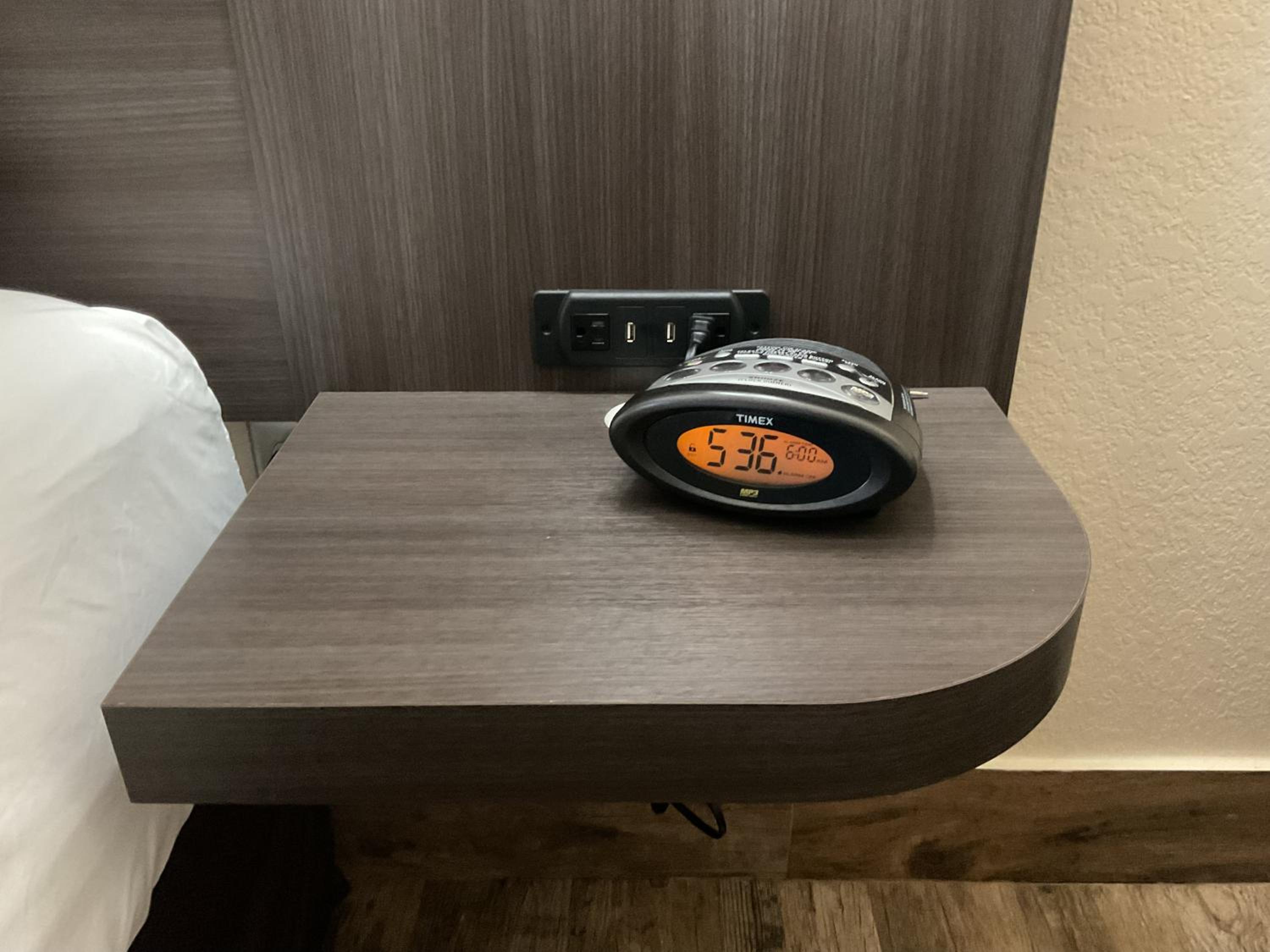 Deluxe Queen Room with Mobility Access - Ground Floor/Non-Smoking - Photo 19