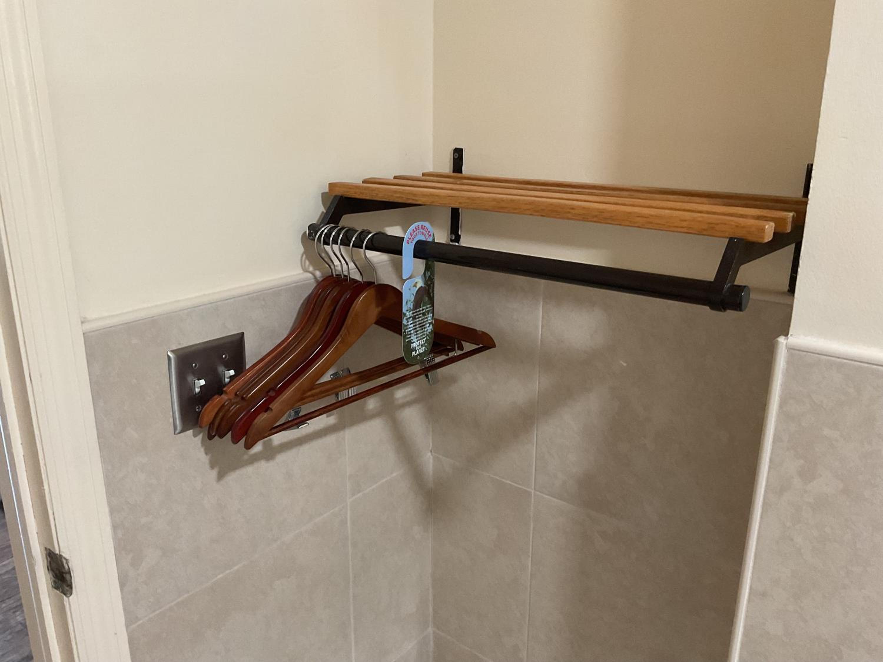 Deluxe Queen Room with Mobility Access - Ground Floor/Non-Smoking - Photo 9