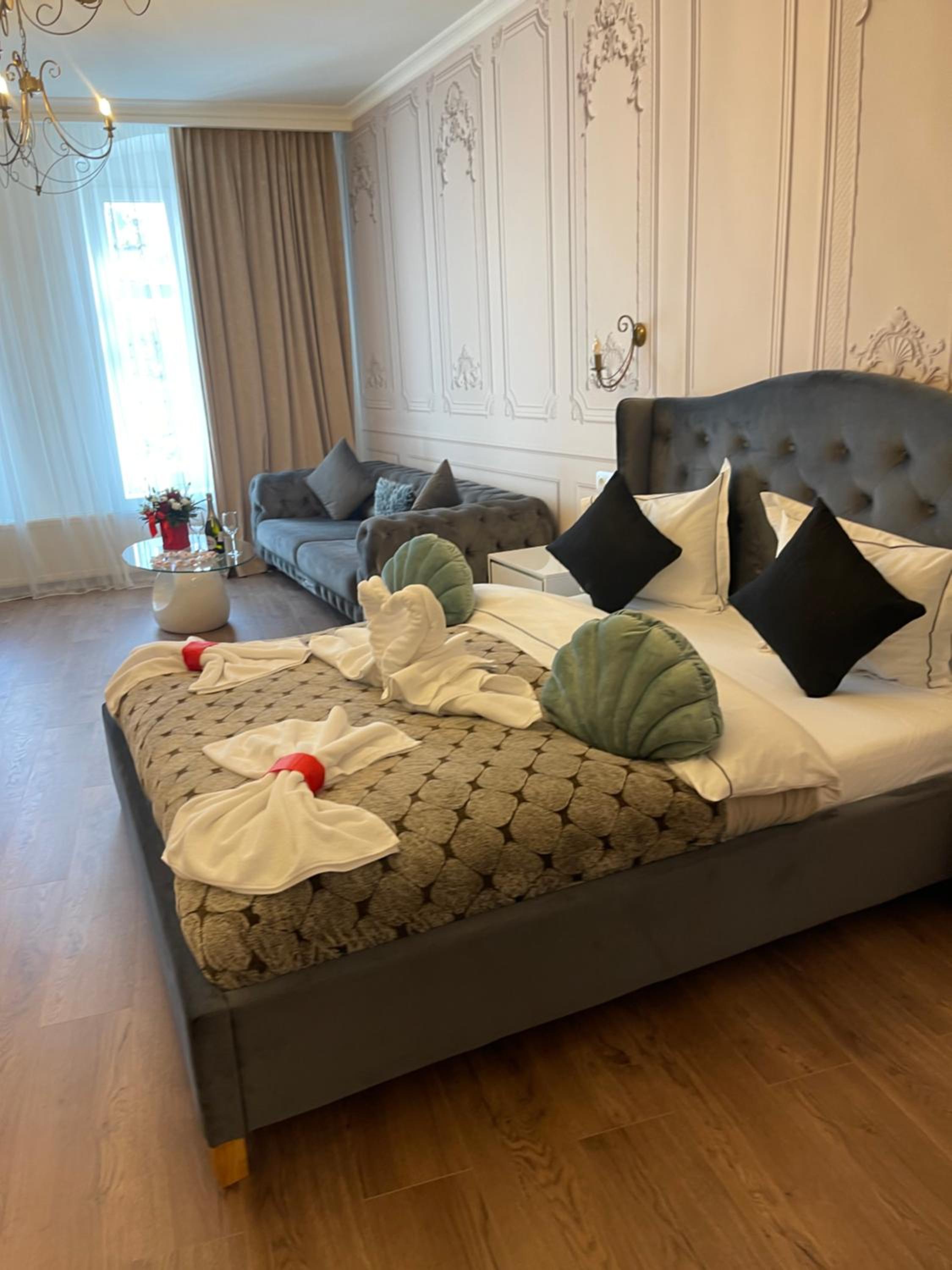 Studio Apartment - Photo 1