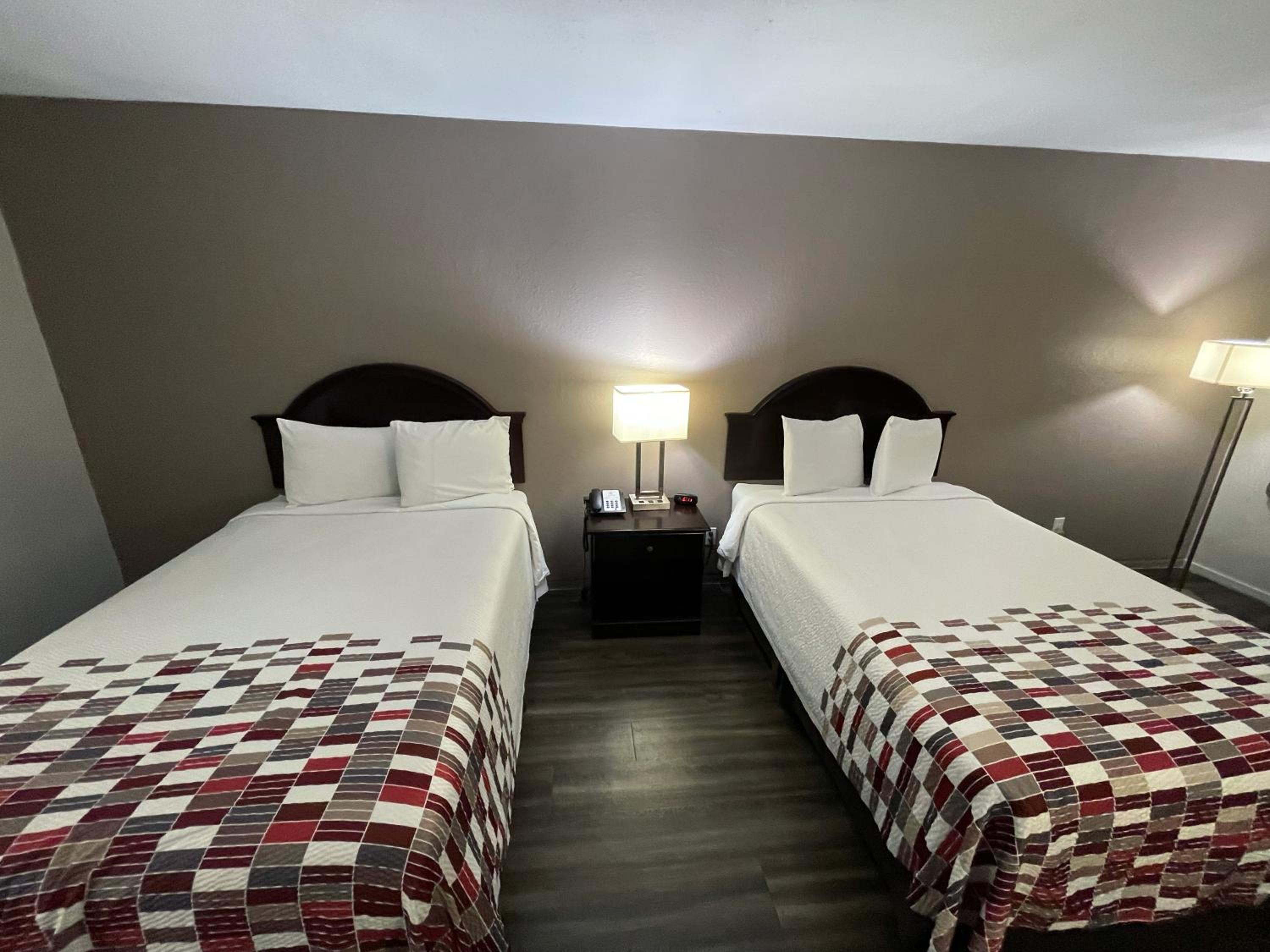 Quadruple Room with Roll-In Shower - Disability Access/Non Smoking