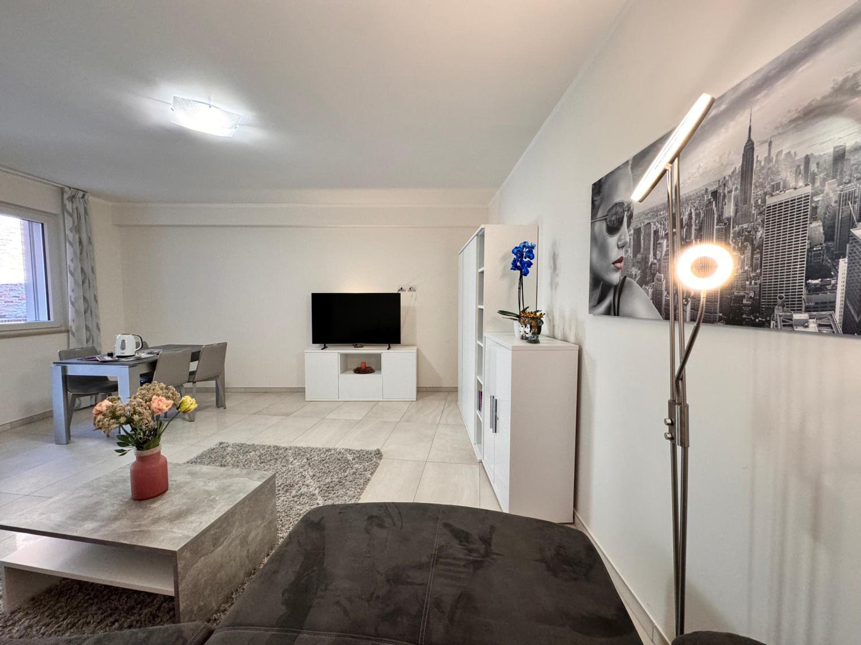 One-Bedroom Apartment photo 1