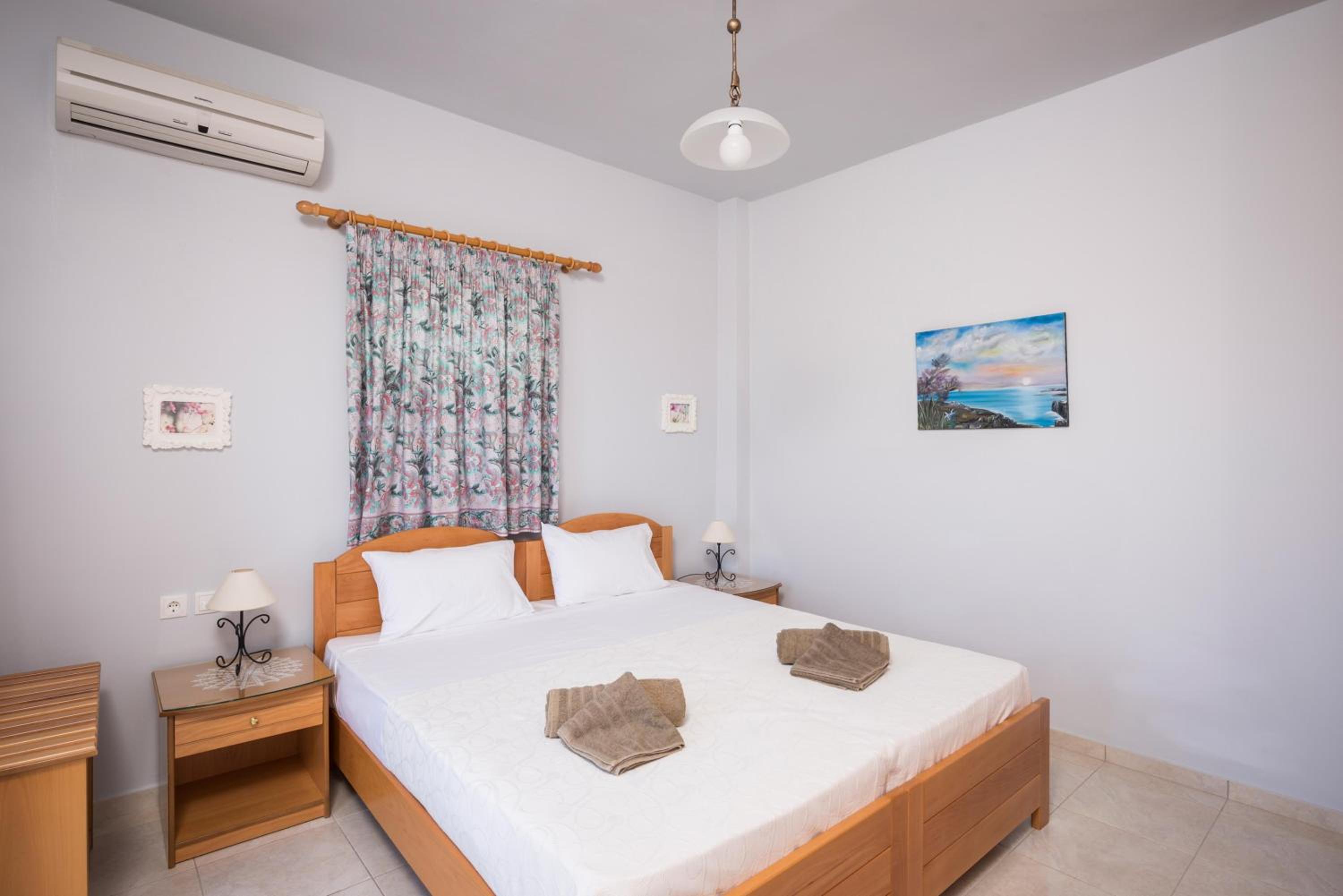 Four-Bedroom House with Private Pool - Split Level