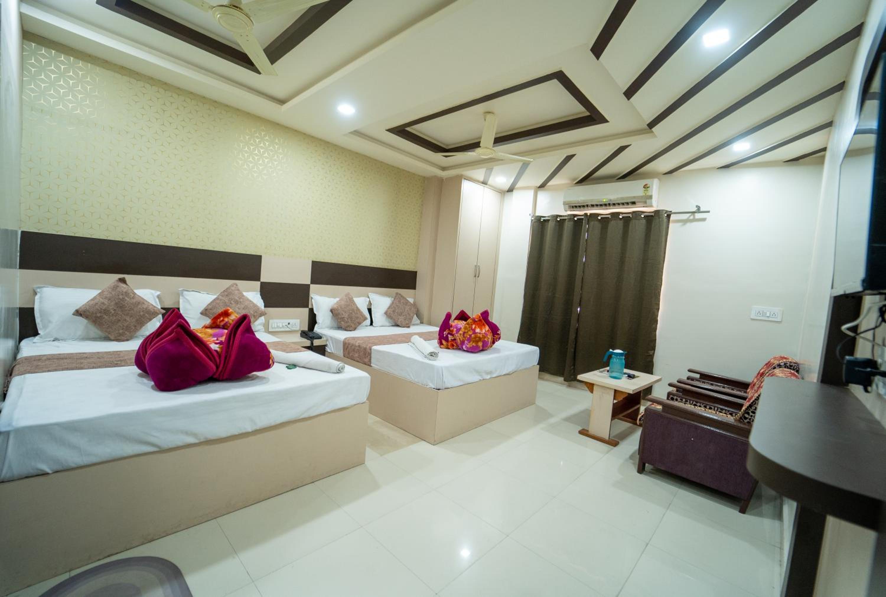 Family Room - Photo 2