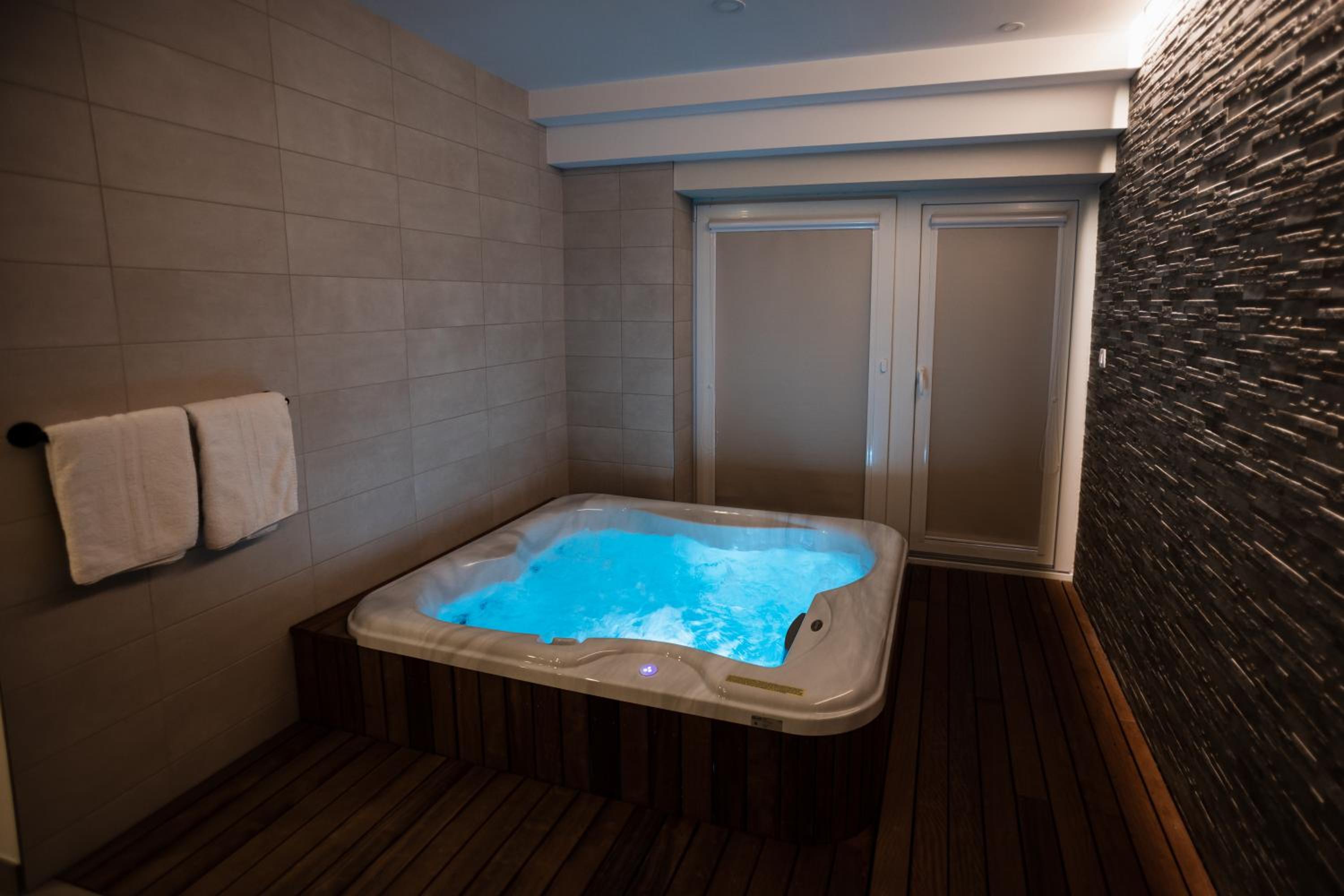 Studio with Spa Bath and Sauna photo 2