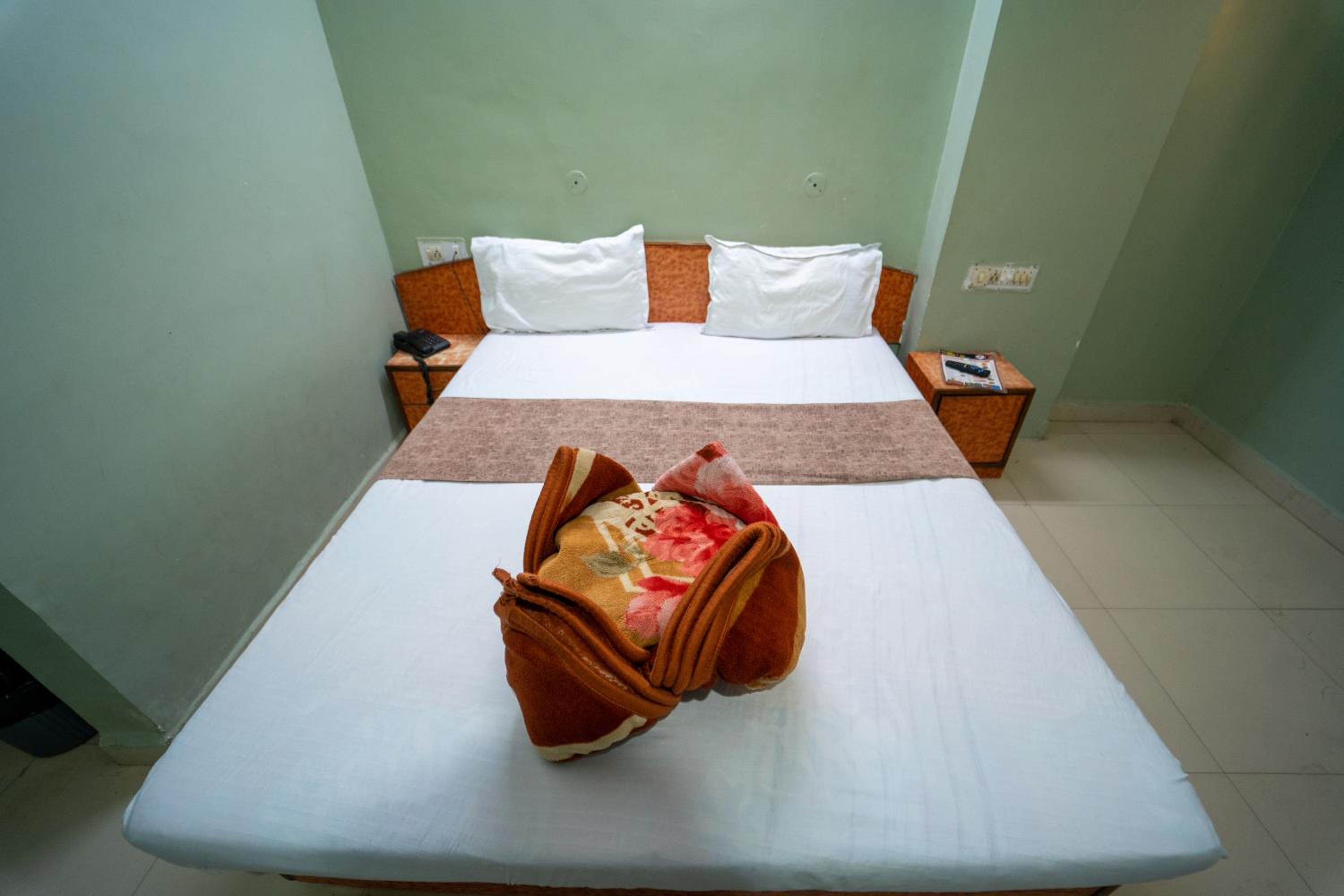 Deluxe Double Room - Photo 9