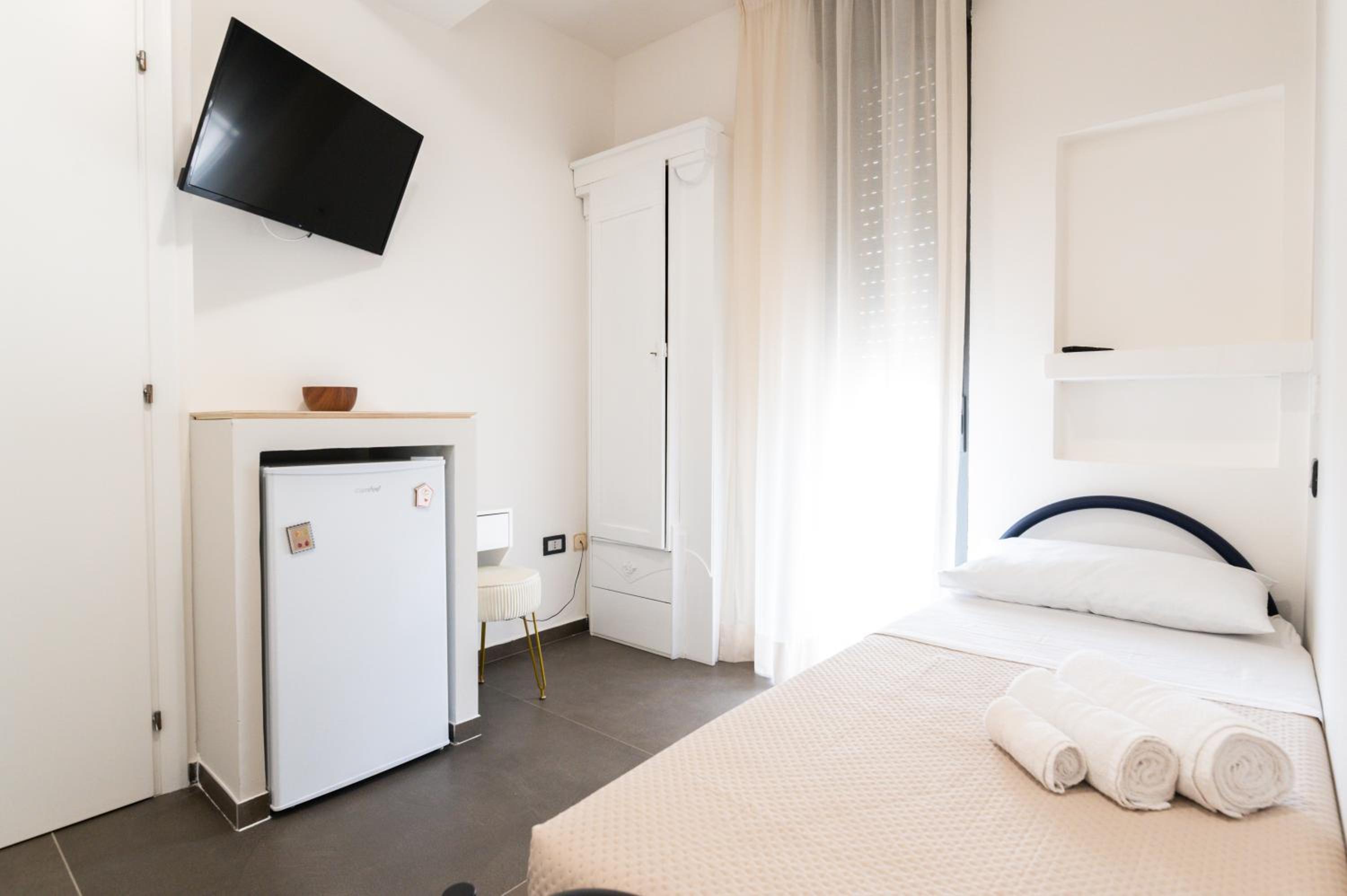 Single Room with Private Bathroom photo 2