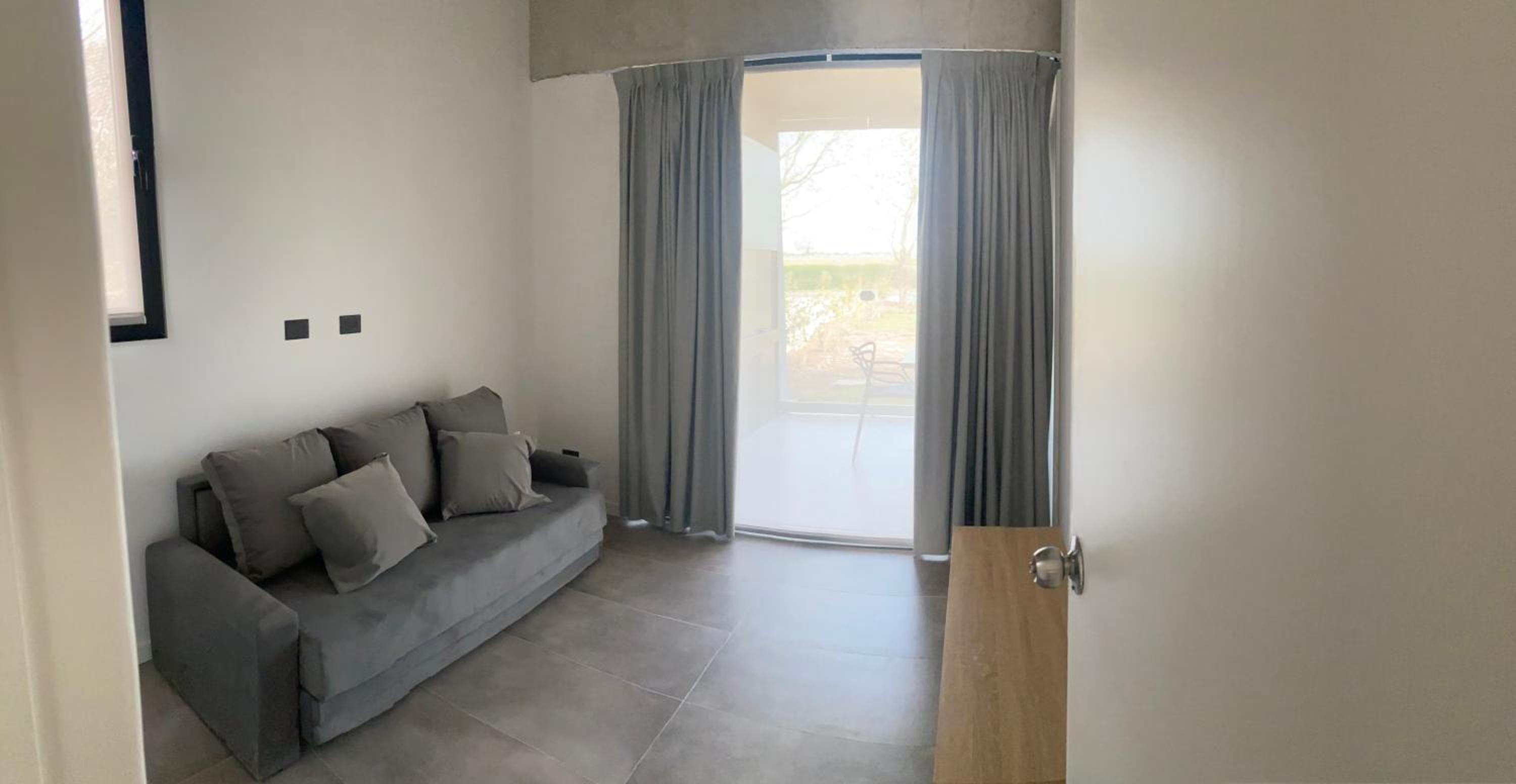 One-Bedroom House photo 3