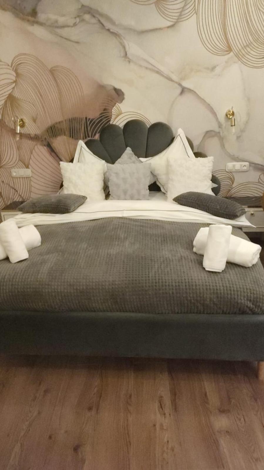 Deluxe Double or Twin Room - Photo 10