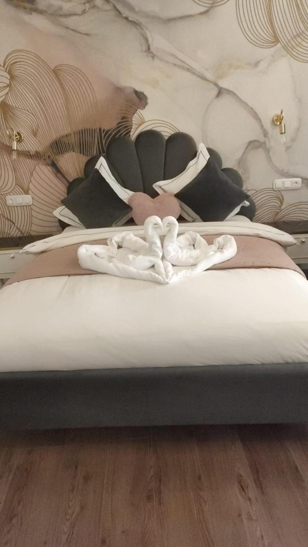Deluxe Double or Twin Room - Photo 8