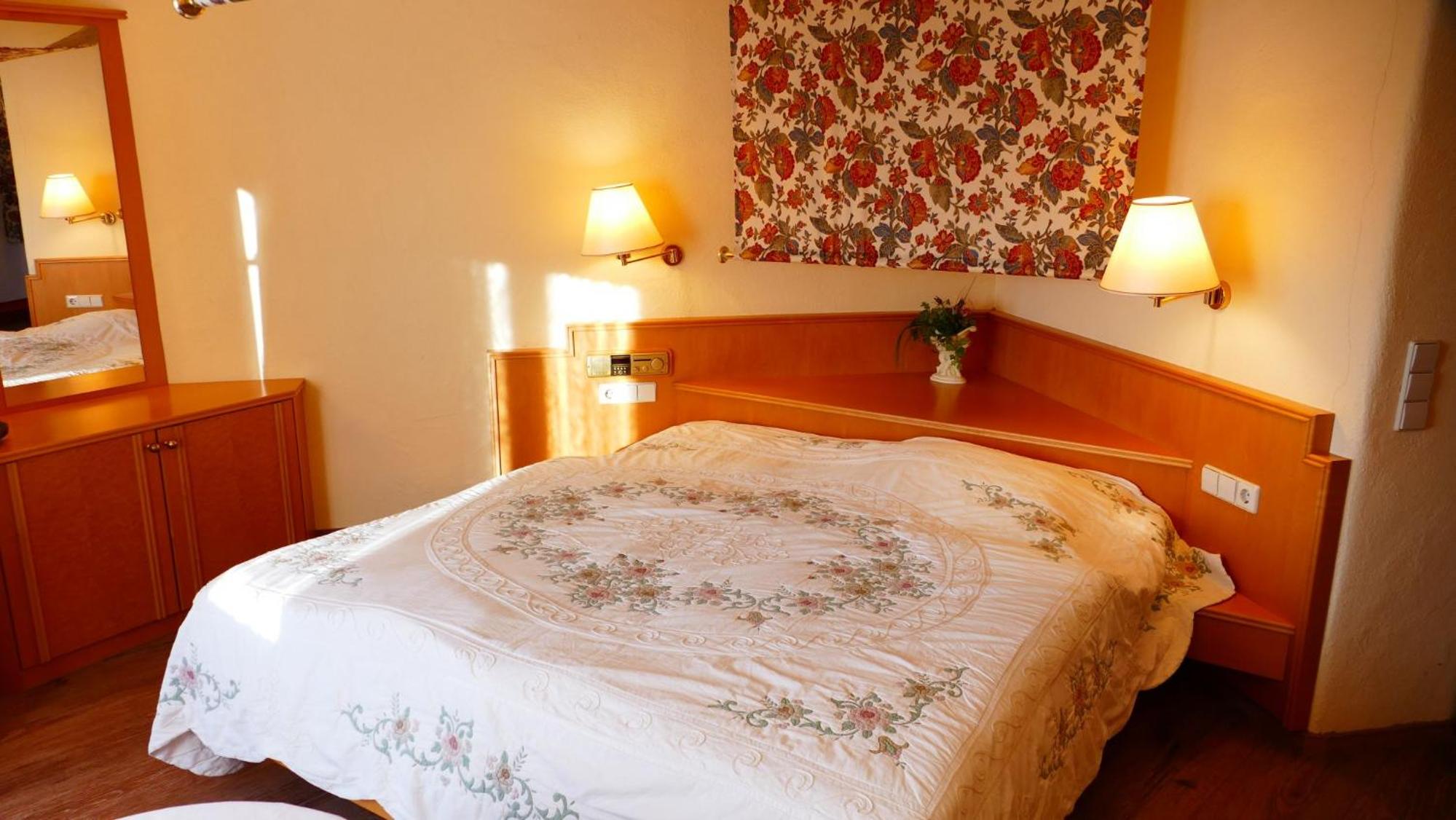 Deluxe Double Room with Balcony photo 2