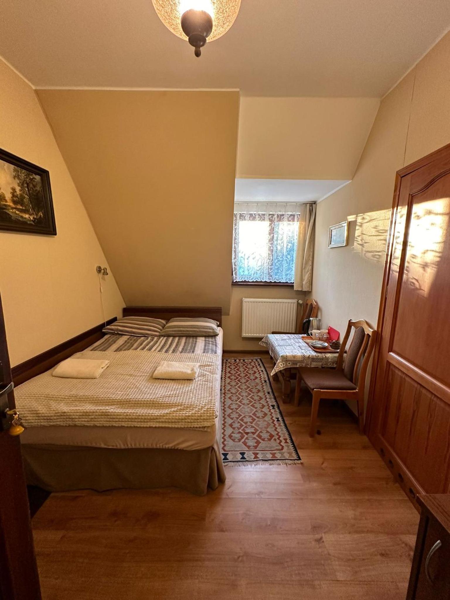 Small Double Room photo 1