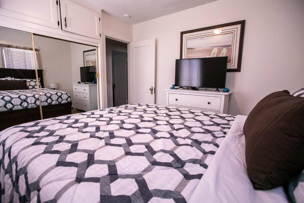 Three-Bedroom House photo 3