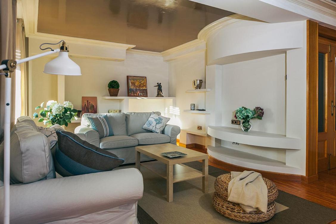 Five-Bedroom House photo 2