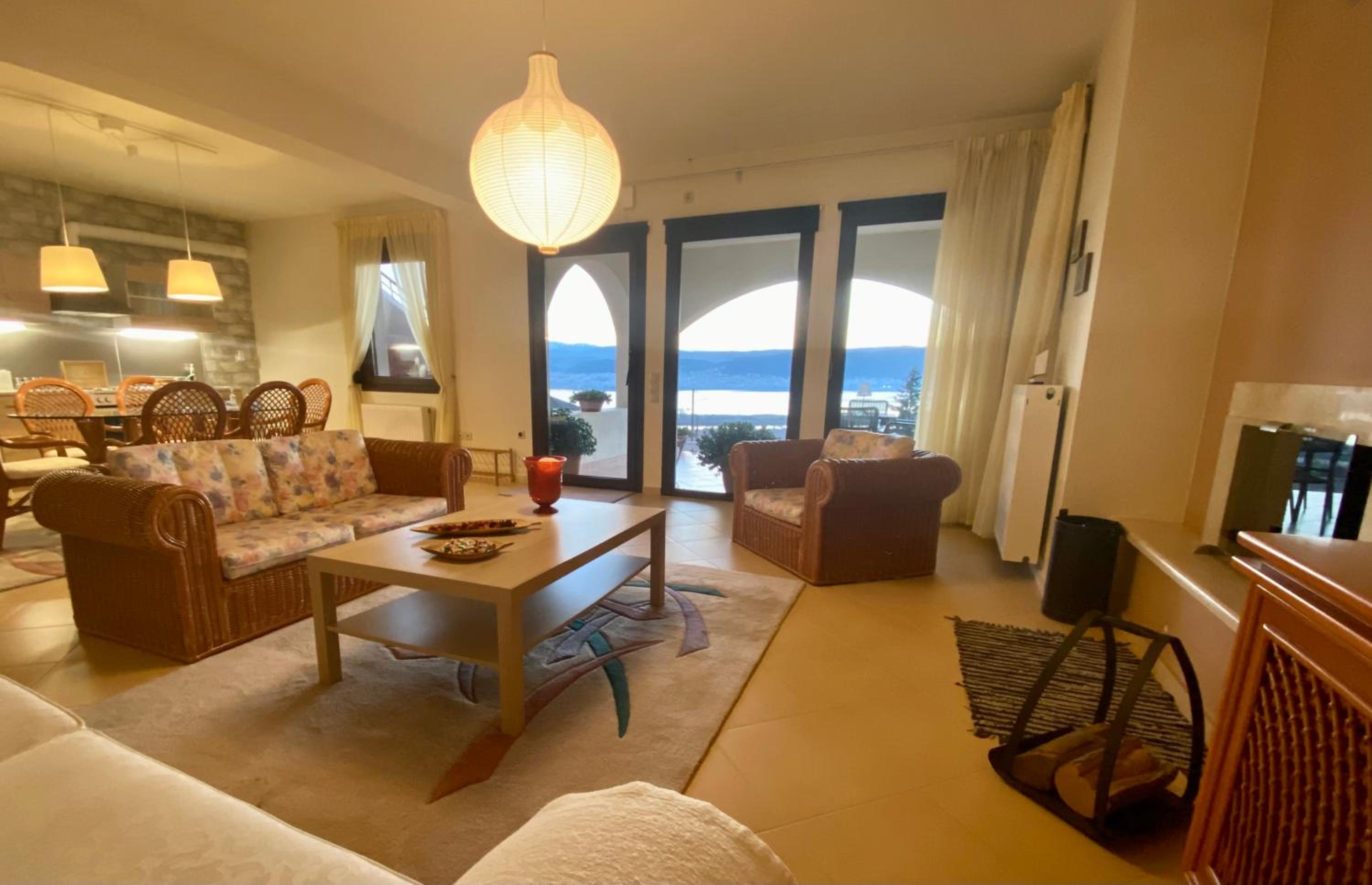 Apartment with Lake View