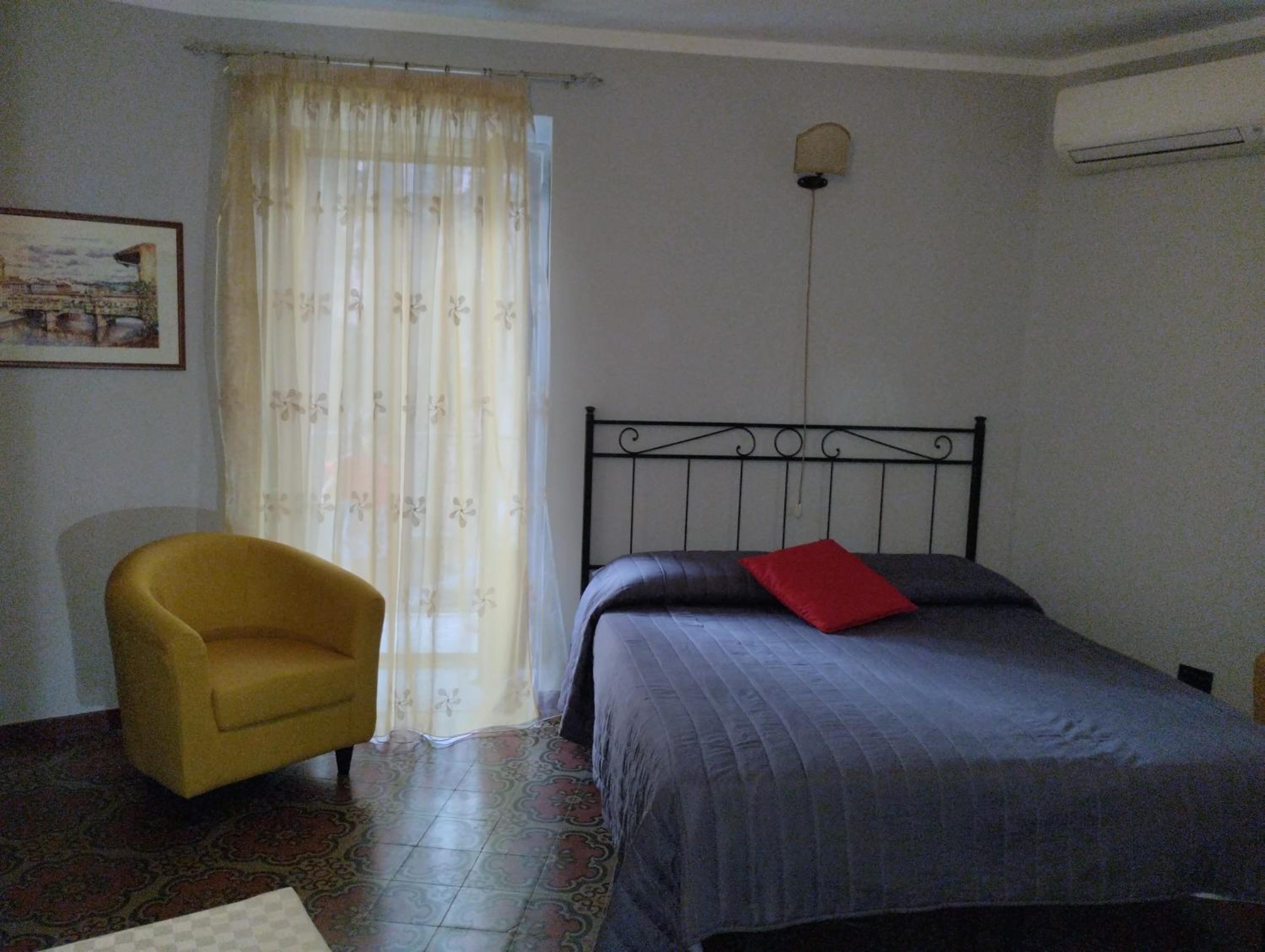 Large Double or Twin Room photo 1