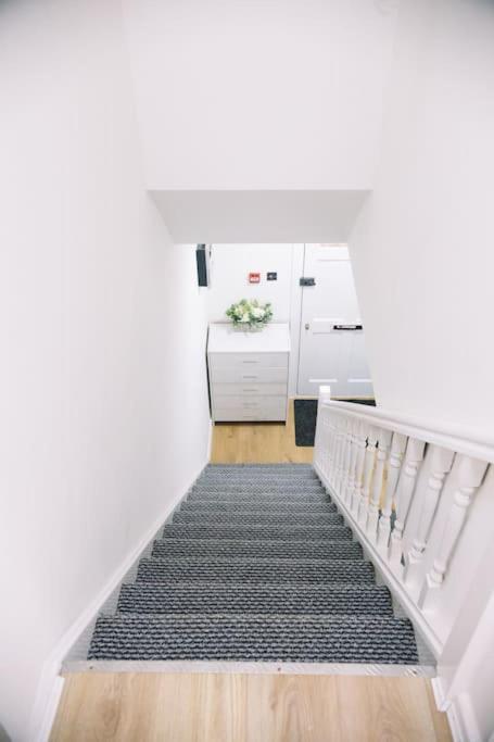 Five-Bedroom House photo 2