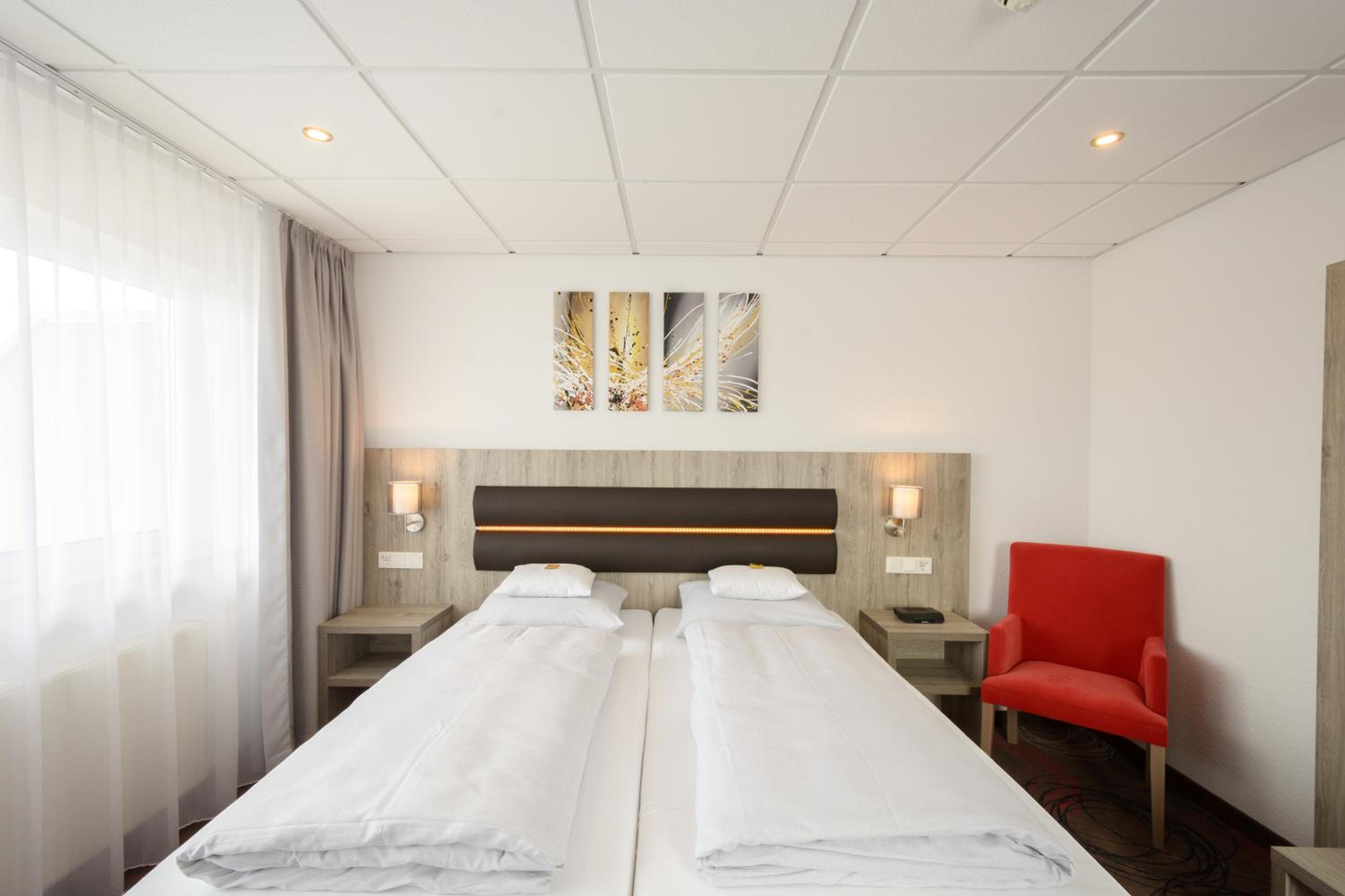 Suite - Photo 7