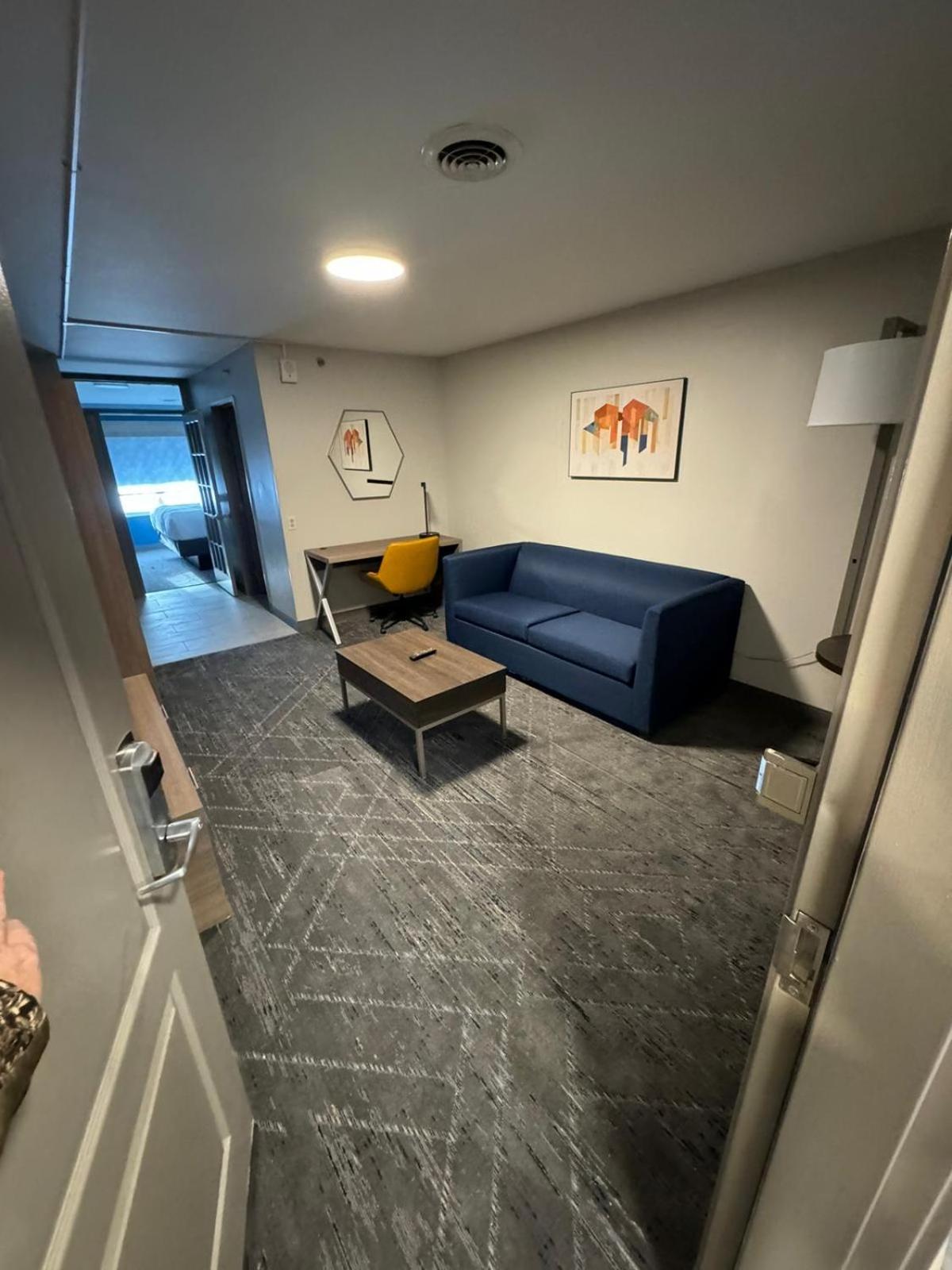 King Suite with Sofa Bed - Photo 4